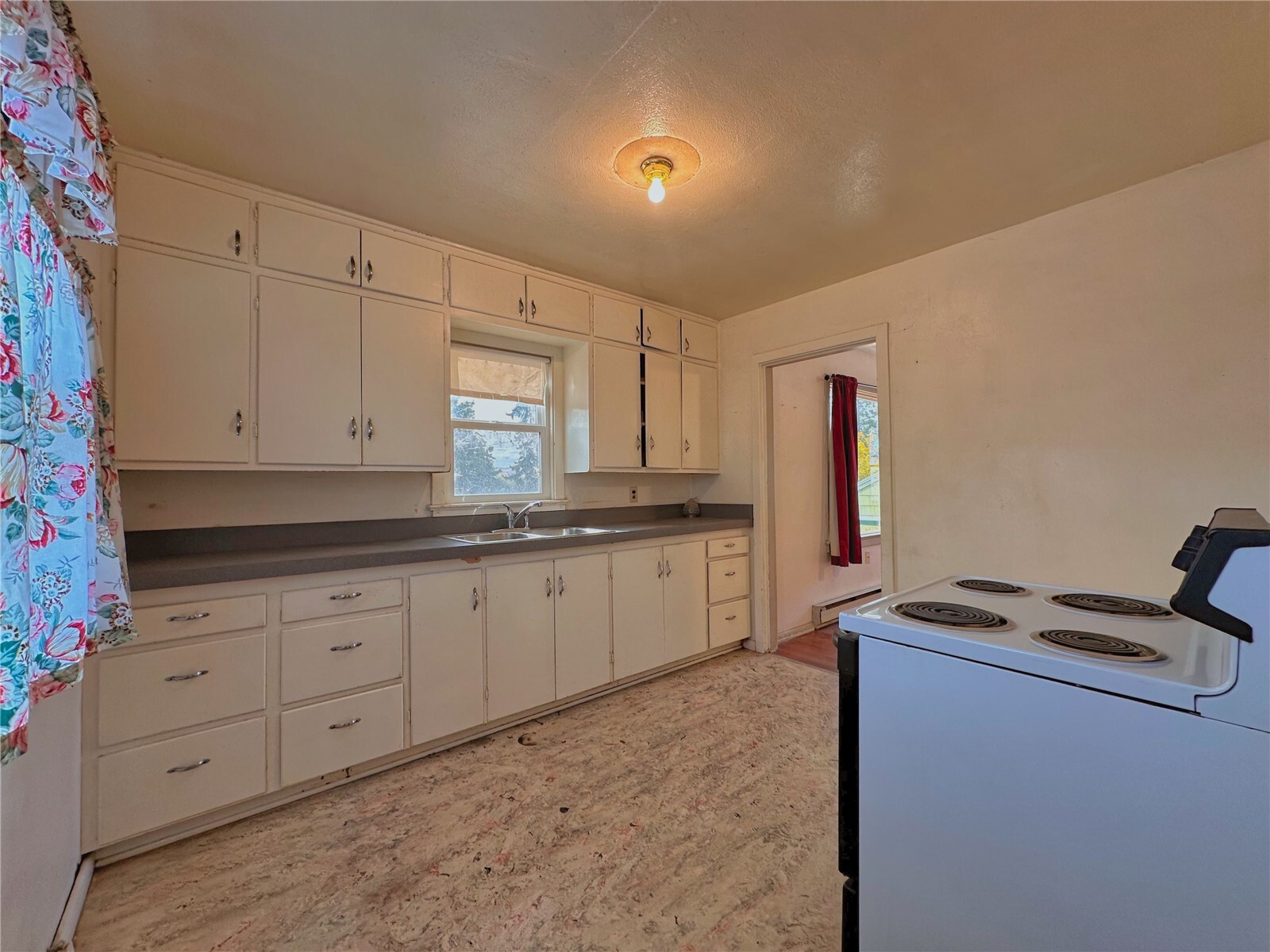 319 E Bartlett Avenue Property Photo 13