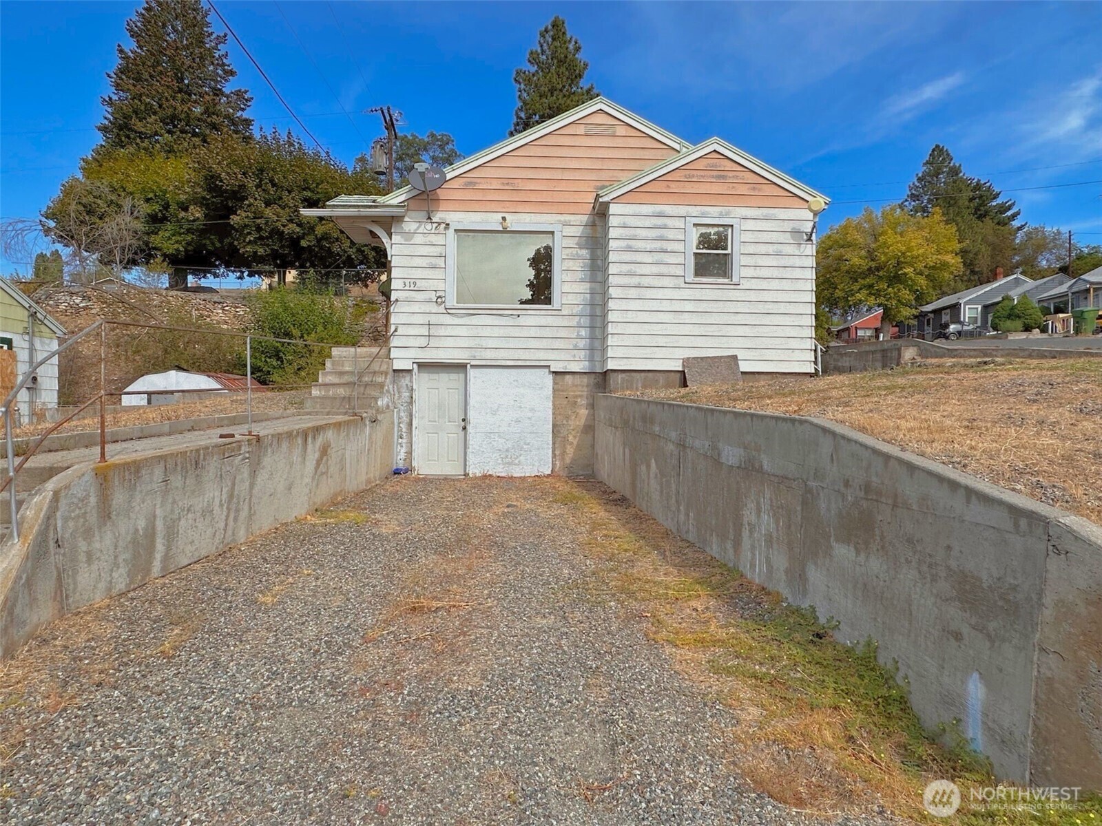 319 E Bartlett Avenue Property Photo 28