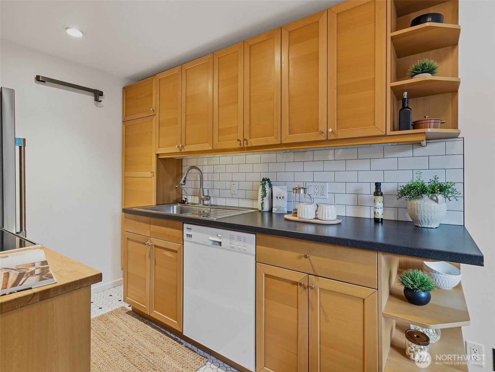 8701 35th Avenue Apt 4 Property Photo 17