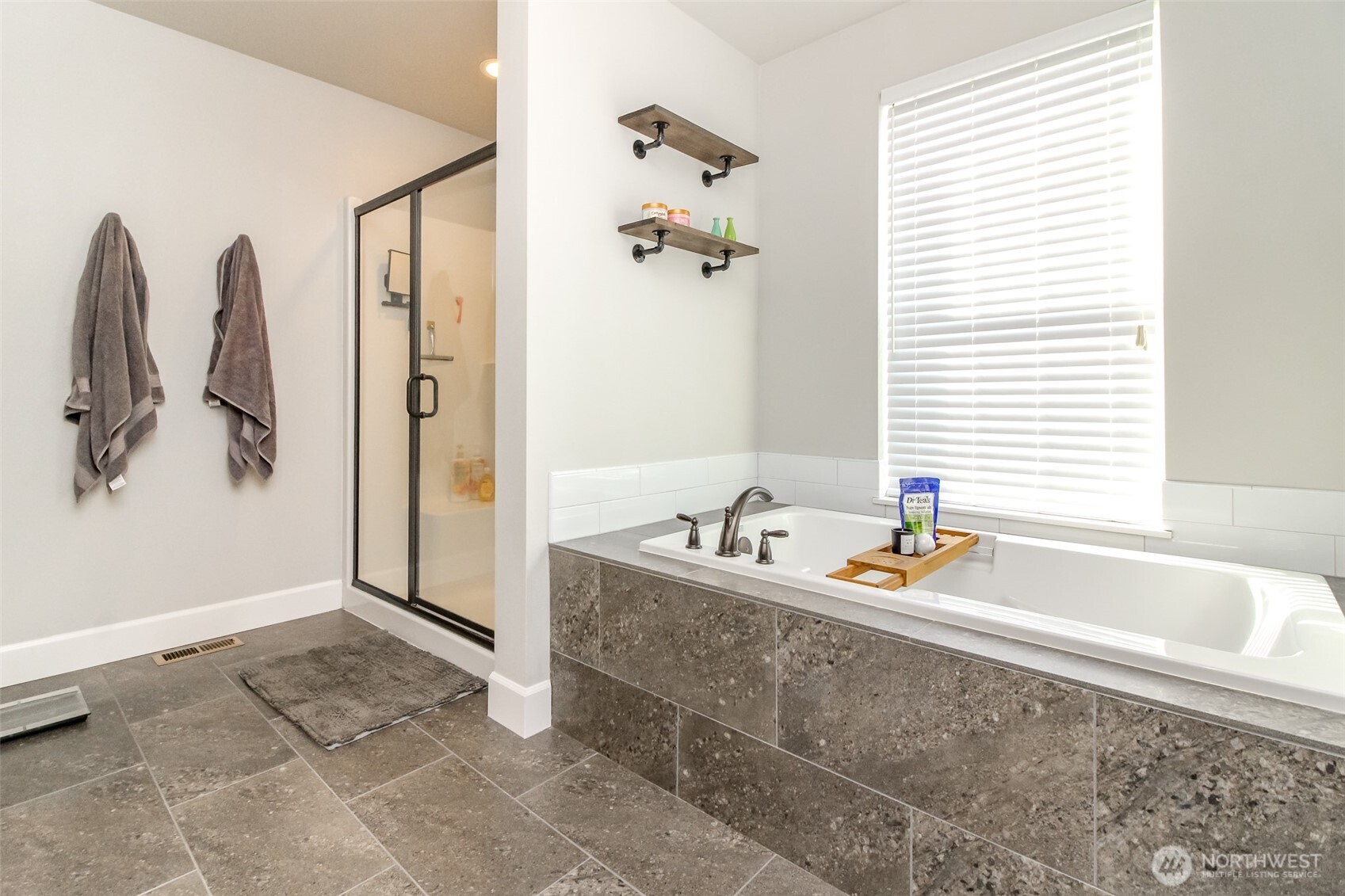 8872 Selbo Peak Place Property Photo 23