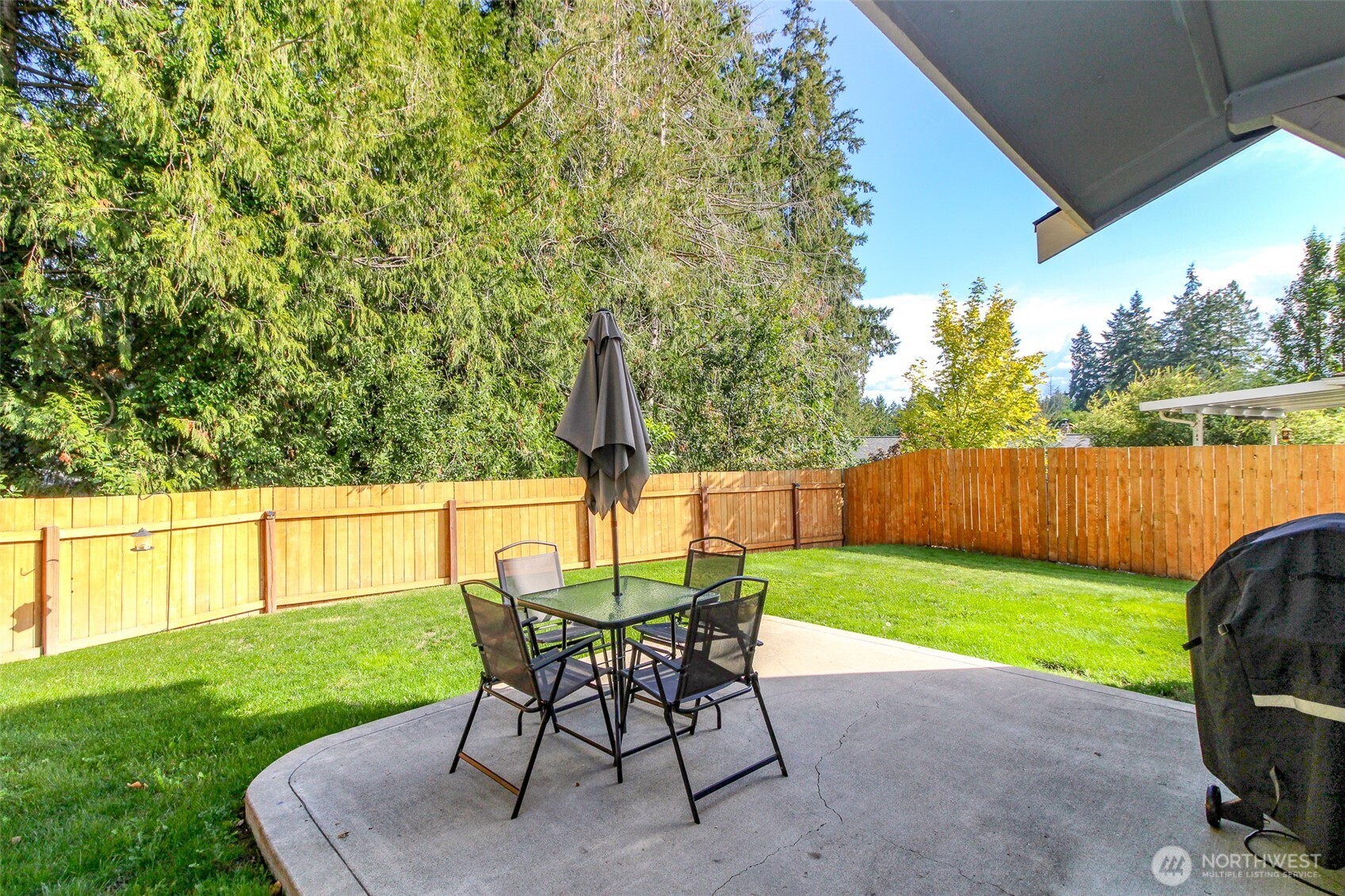 8872 Selbo Peak Place Property Photo 32