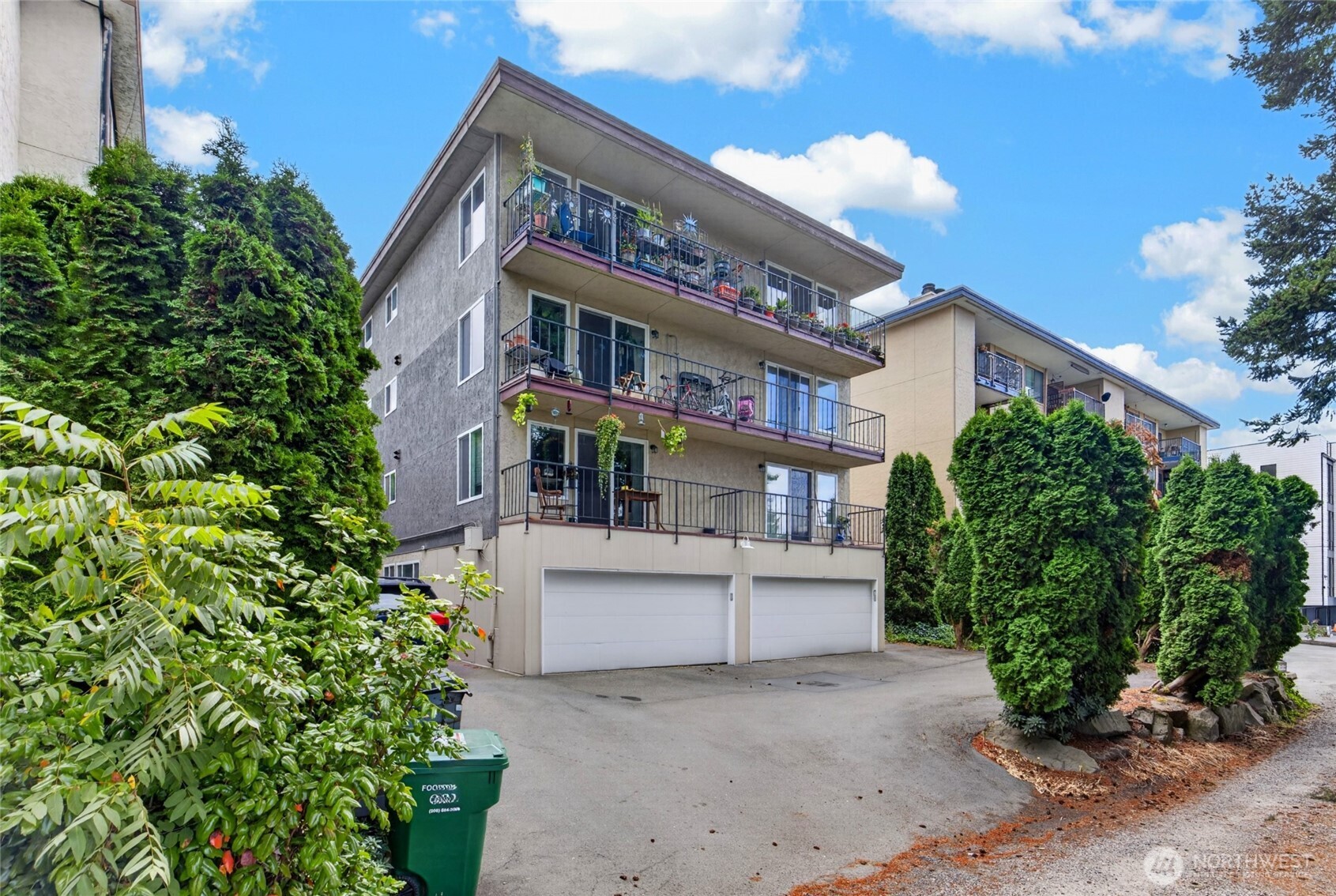 11249 Greenwood Avenue Property Photo 3