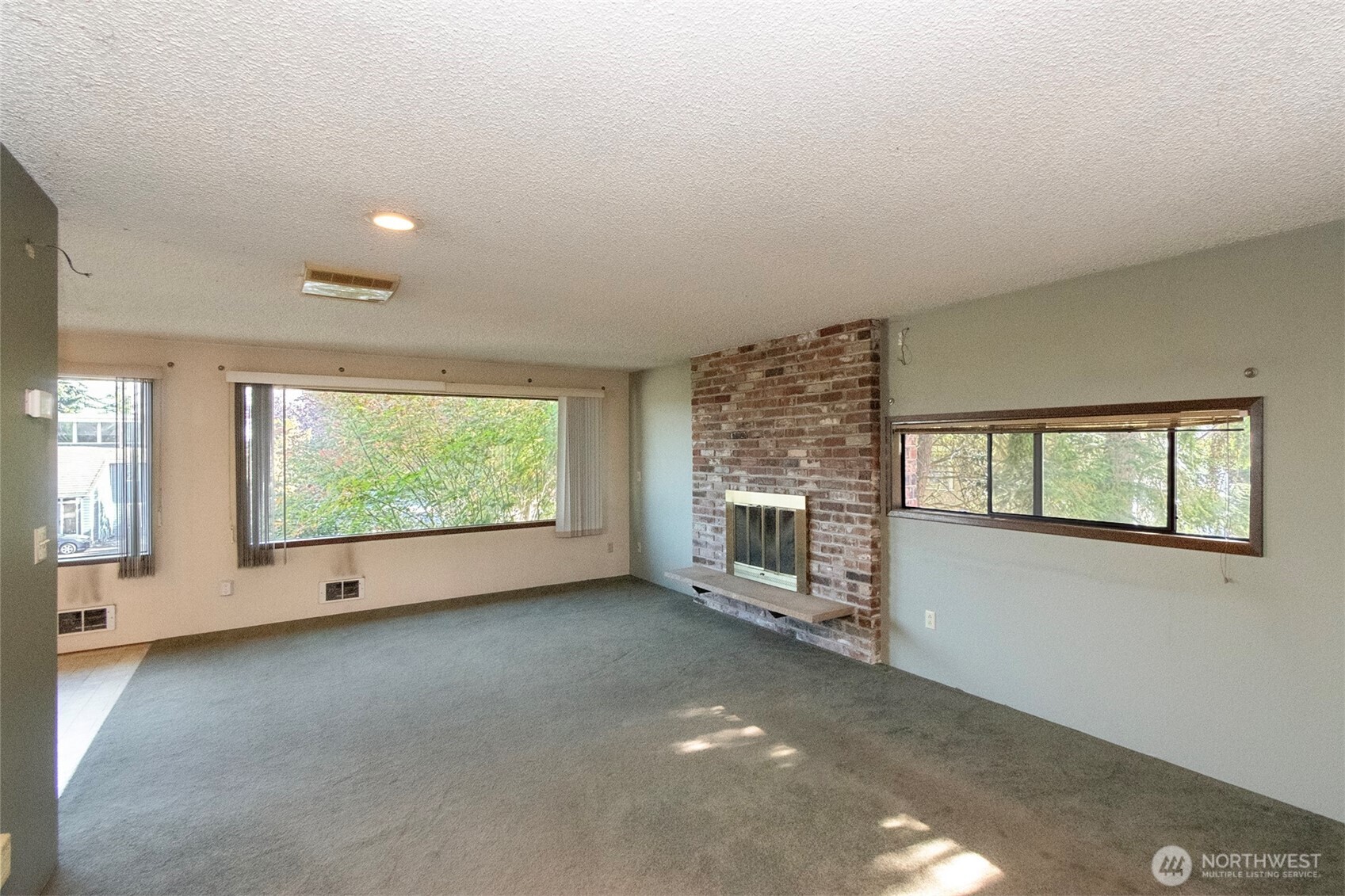 1008 E 9th Street Property Photo 5