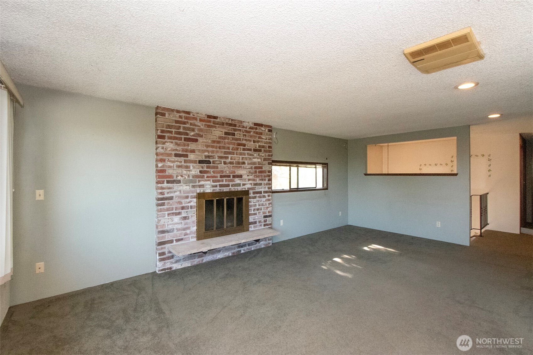 1008 E 9th Street Property Photo 6
