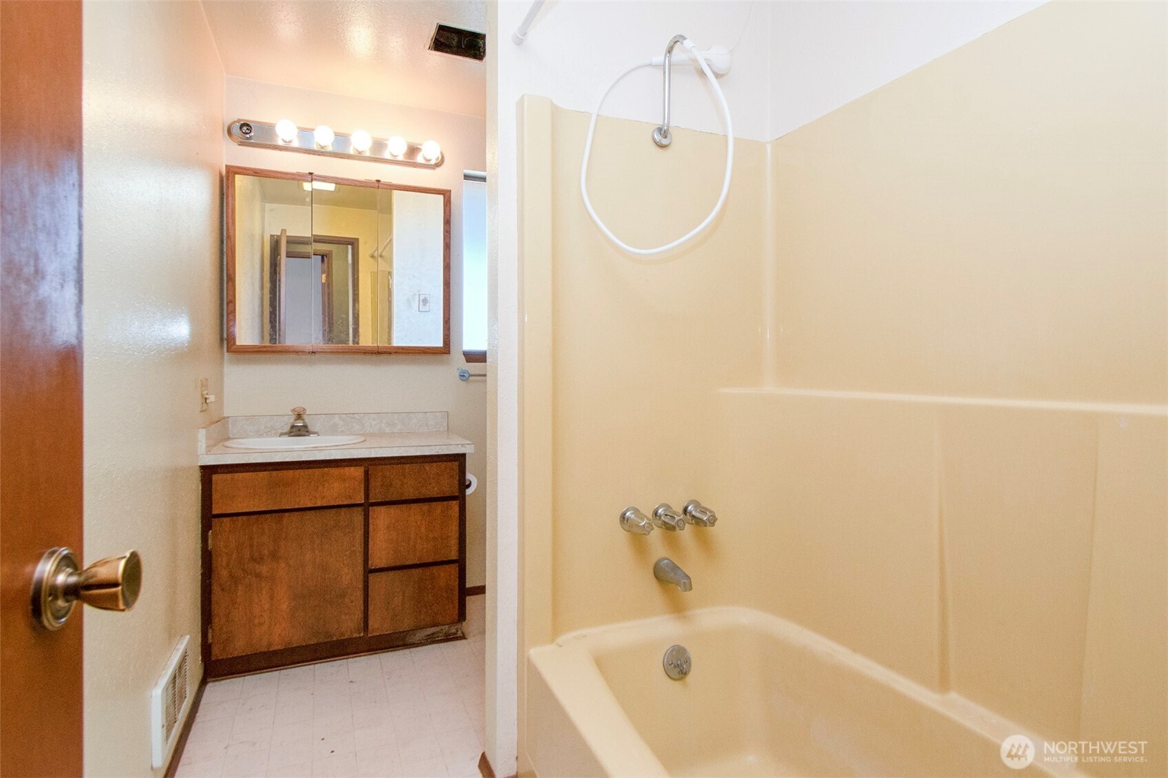 1008 E 9th Street Property Photo 12