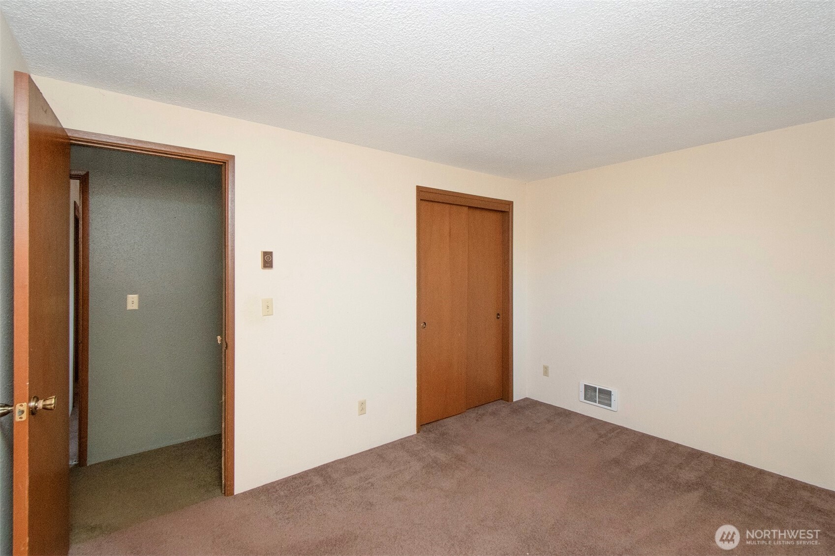 1008 E 9th Street Property Photo 14