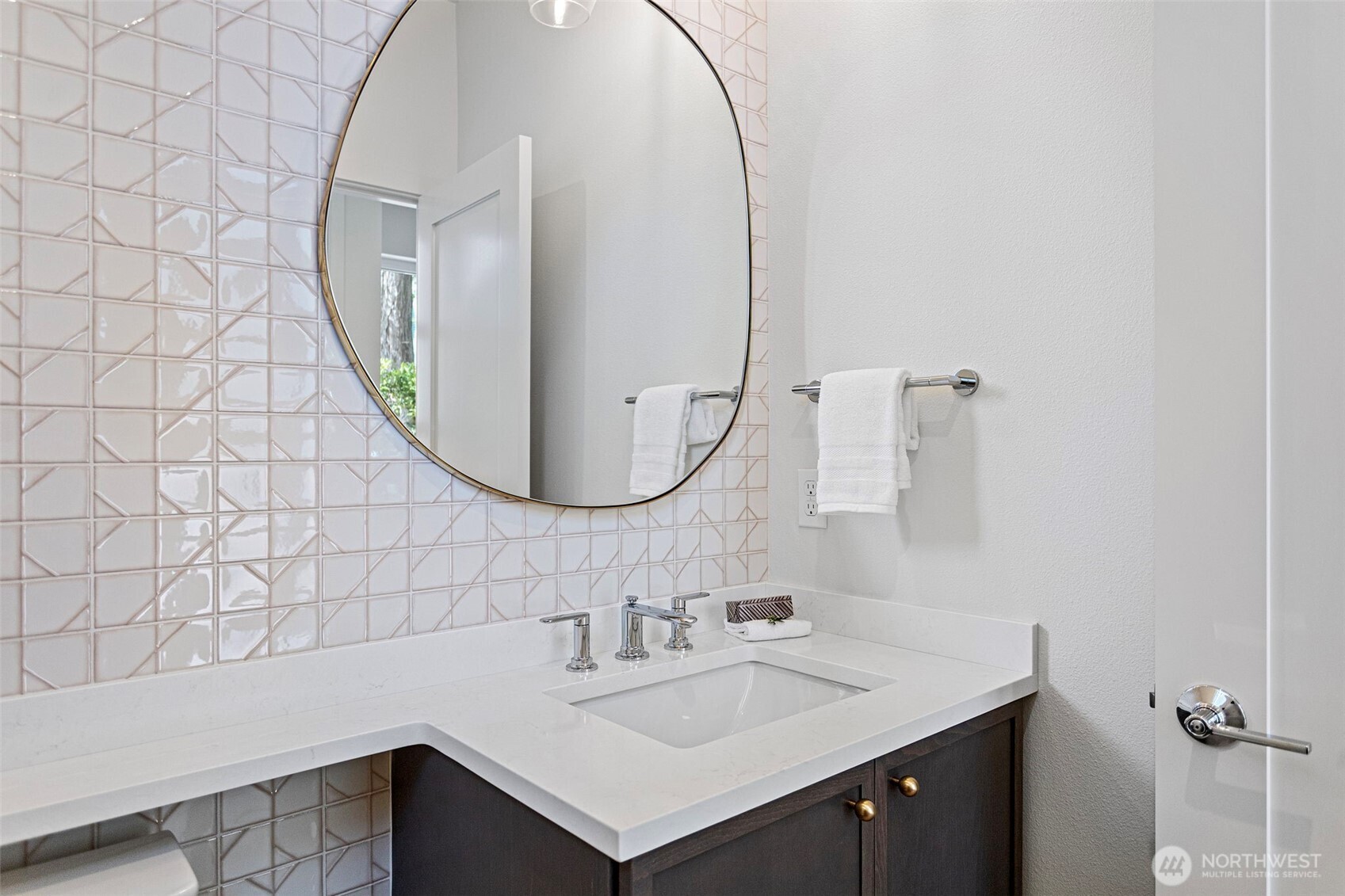 8039 Wallingford Avenue Property Photo 5