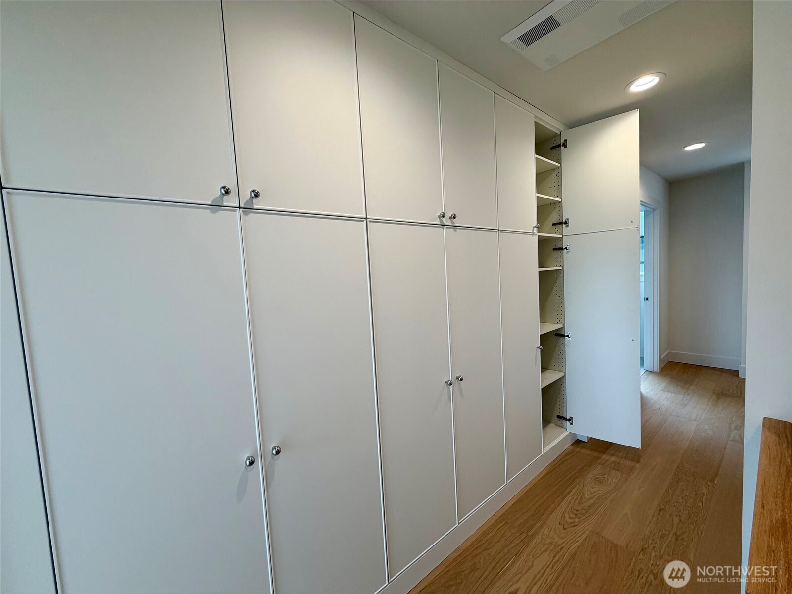 4328 Woodlawn Avenue A Property Photo 14
