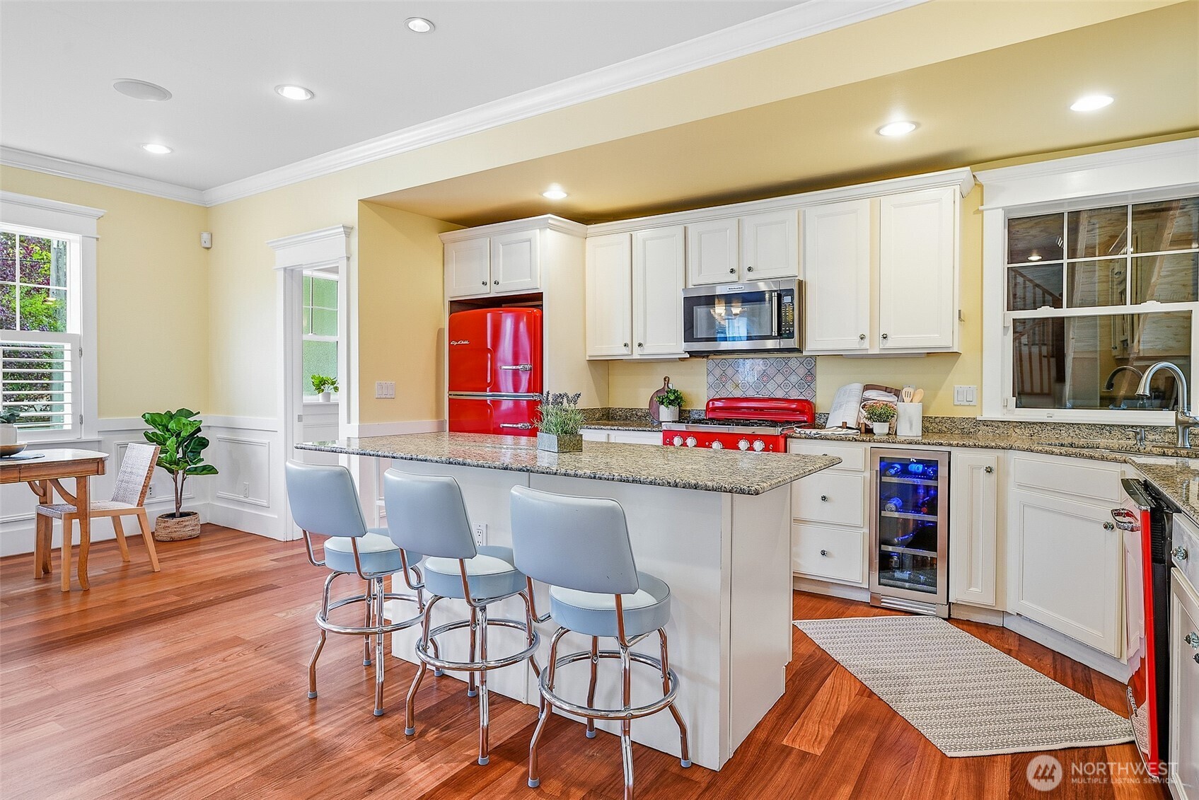 5728 Woodlawn Avenue Property Photo 8