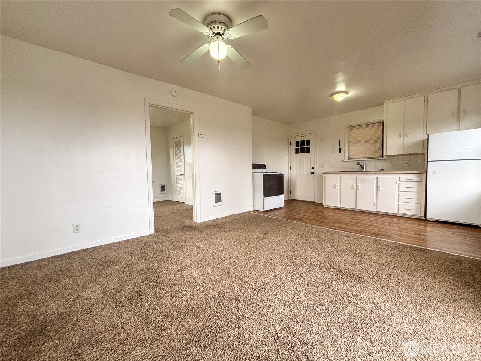 2017 A&b Vandalia Avenue Property Photo 6
