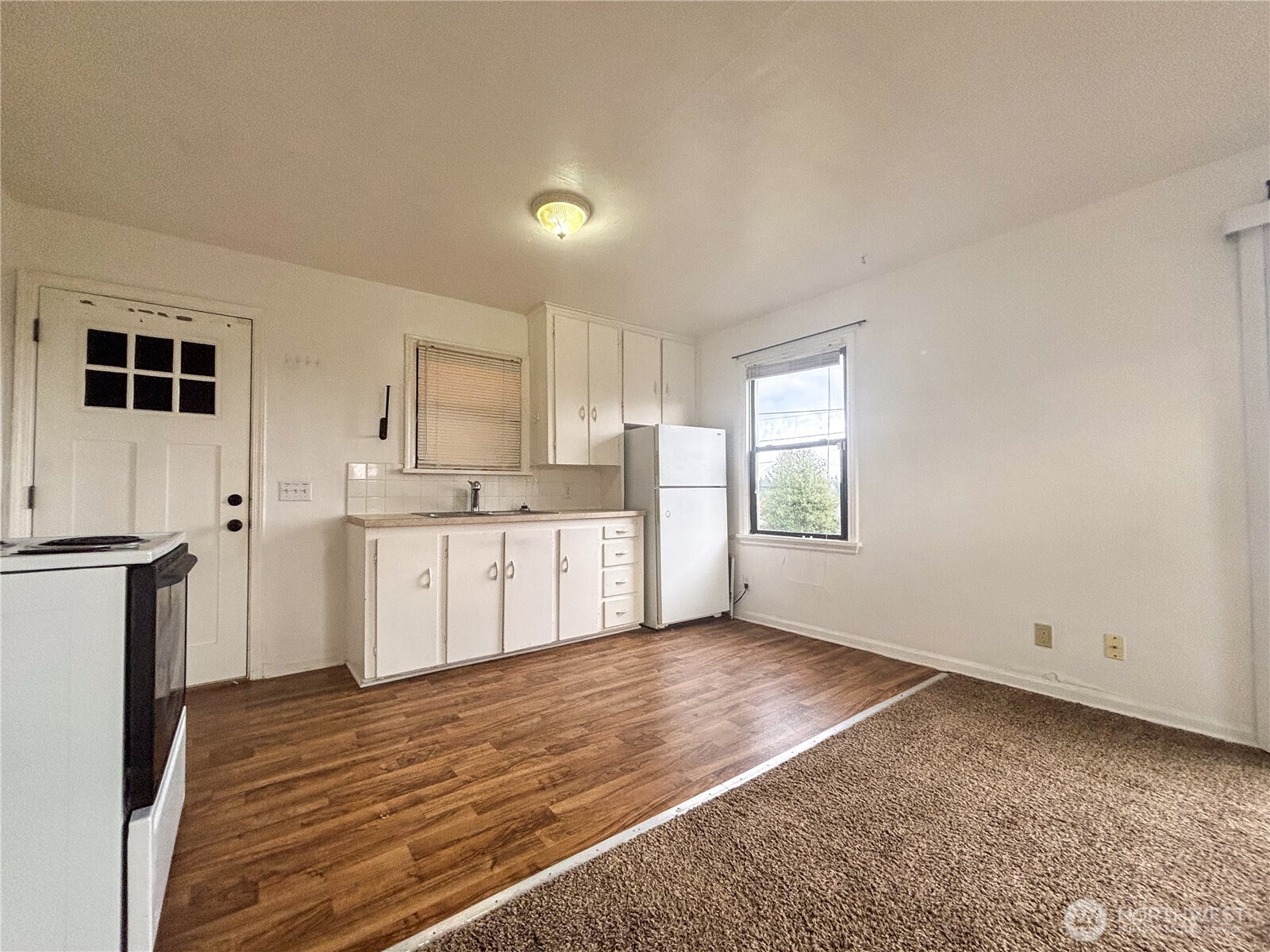 2017 A&b Vandalia Avenue Property Photo 8
