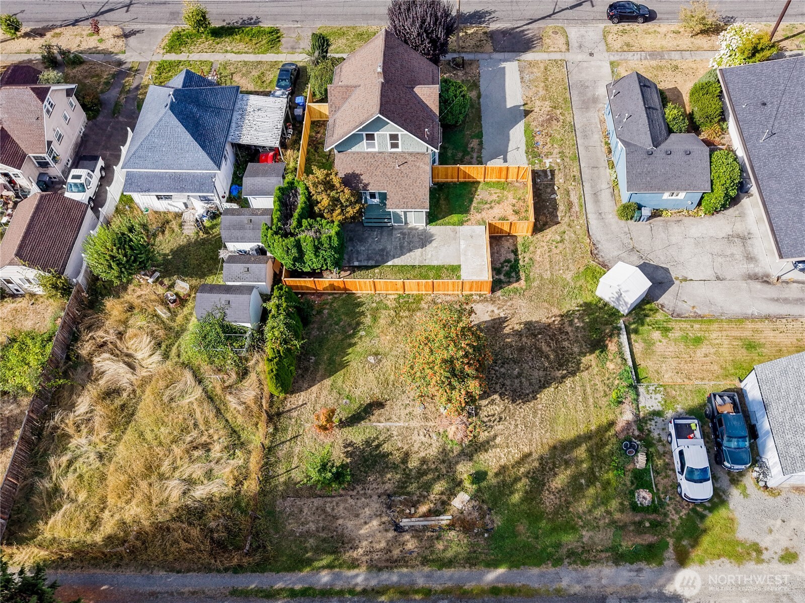1120 Thompson Street Property Photo 2