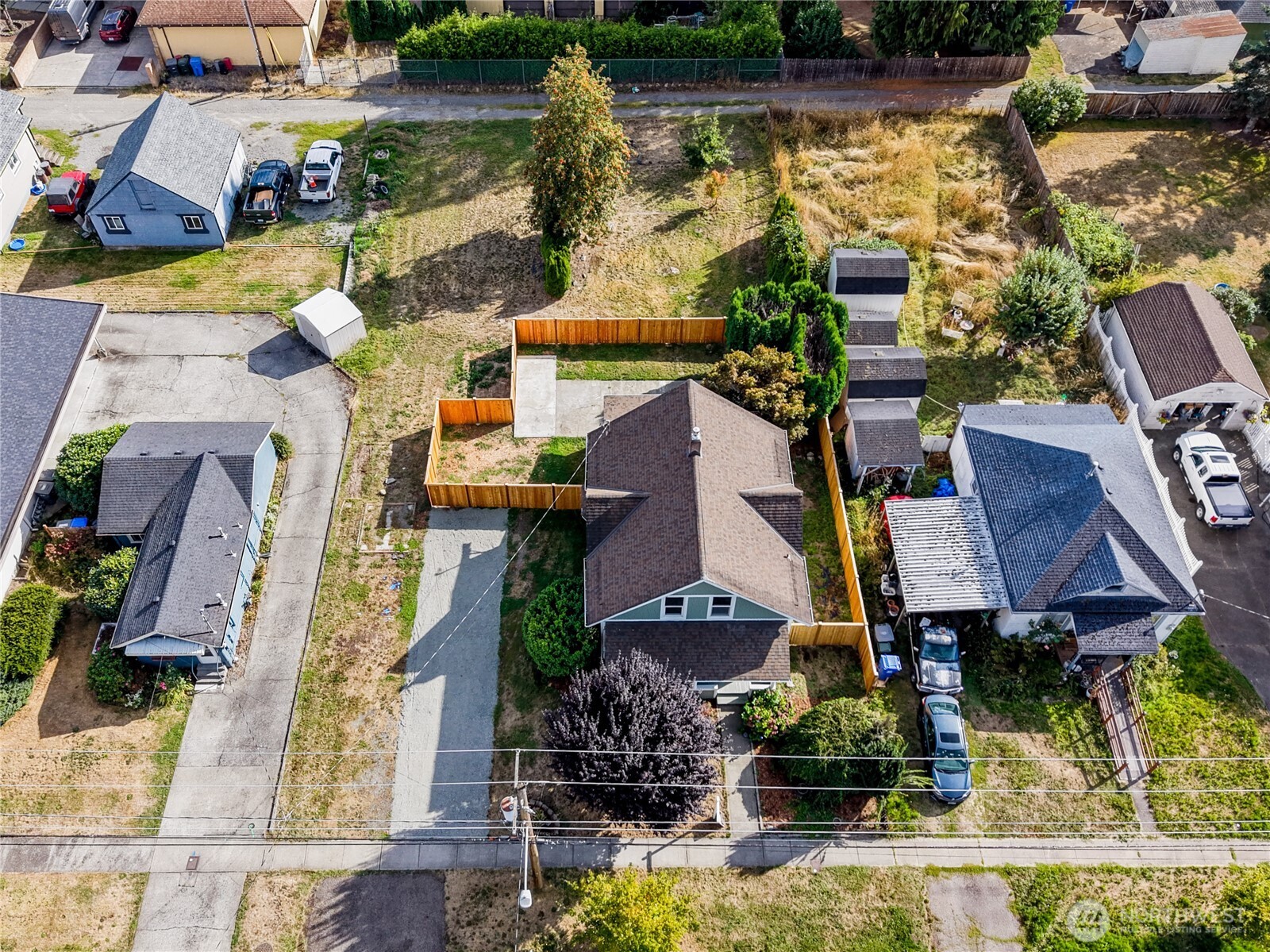 1120 Thompson Street Property Photo 3