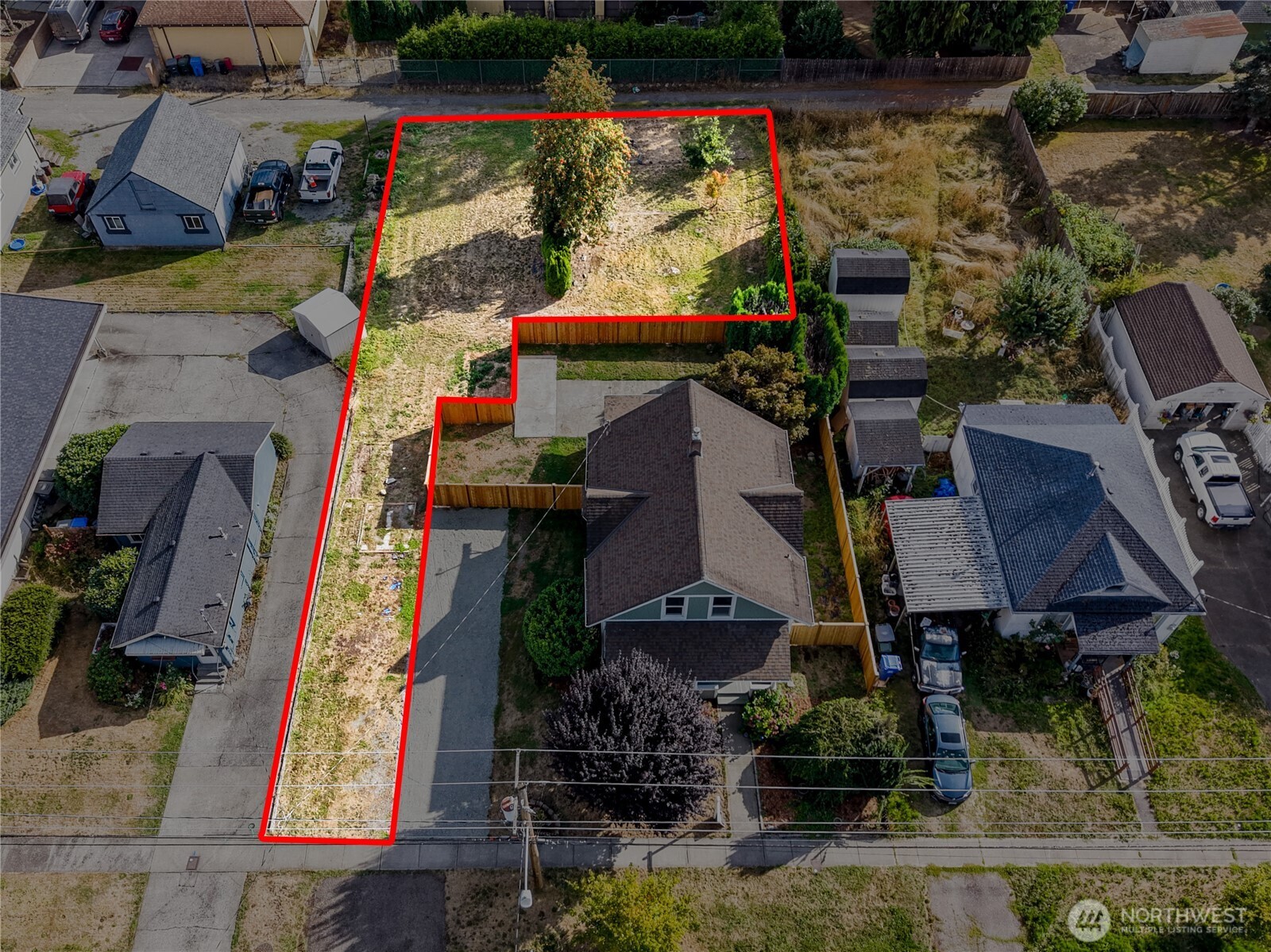 1120 Thompson Street Property Photo 4