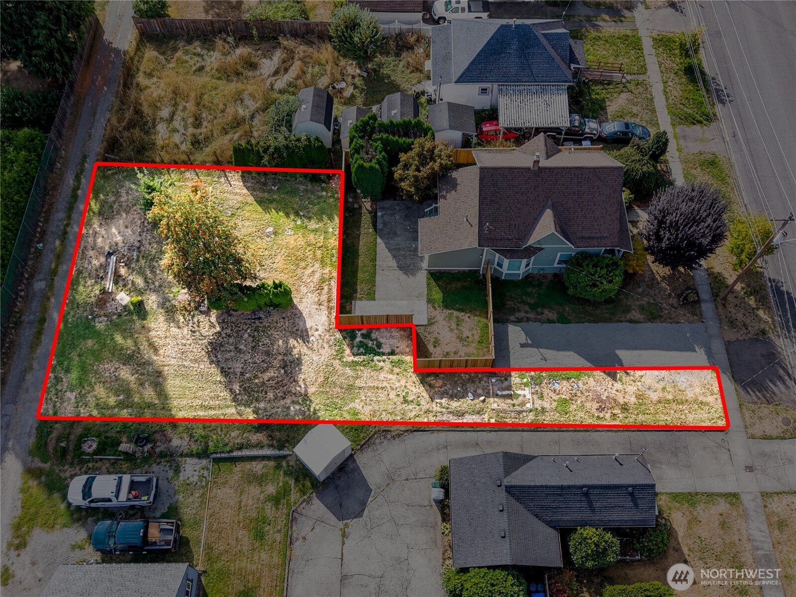 1120 Thompson Street Property Photo 10