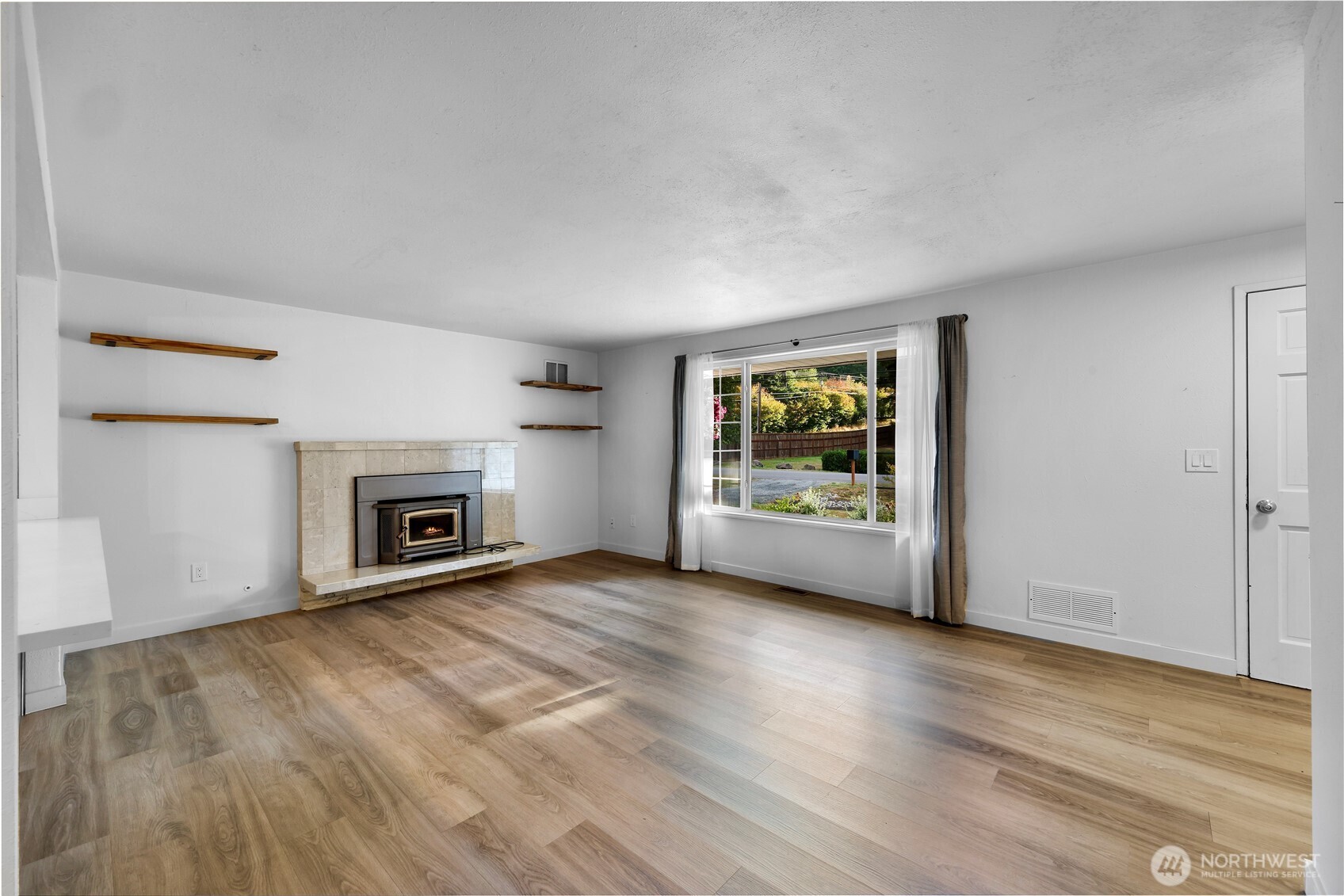 13920 30th Avenue Property Photo 5