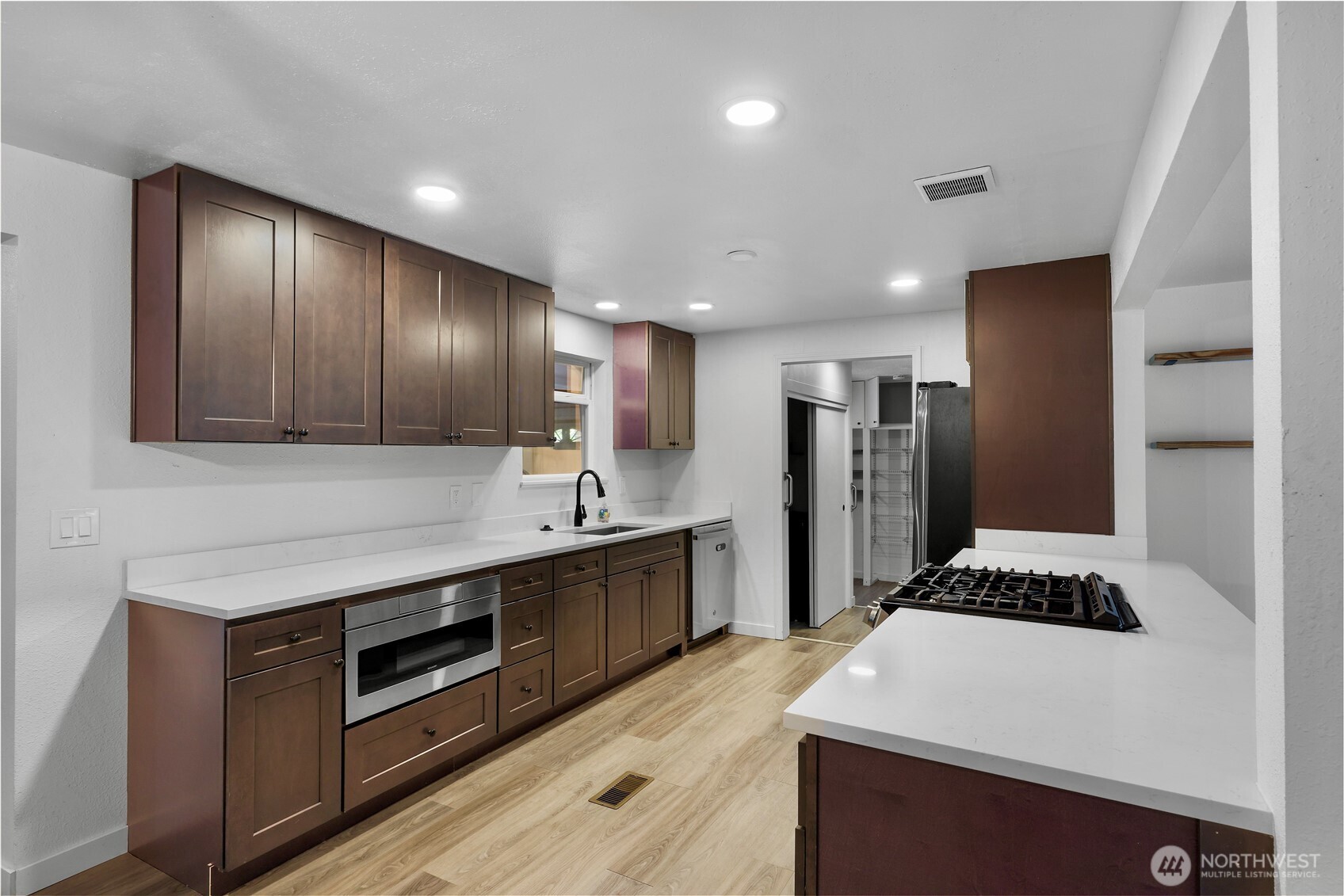 13920 30th Avenue Property Photo 8
