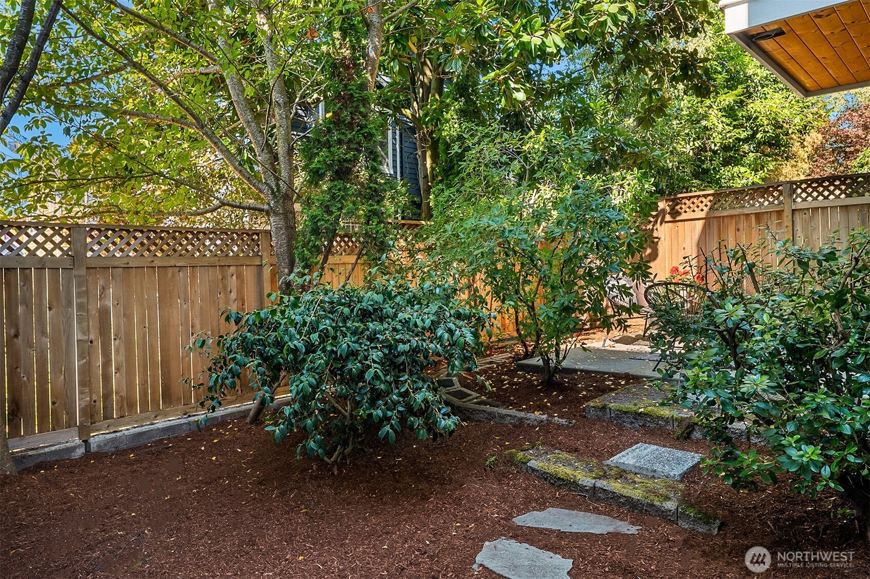 3829 Ashworth Avenue B Property Photo 6