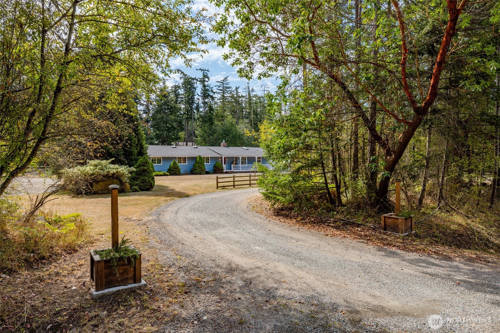 1866 Wellington Drive Property Photo 2