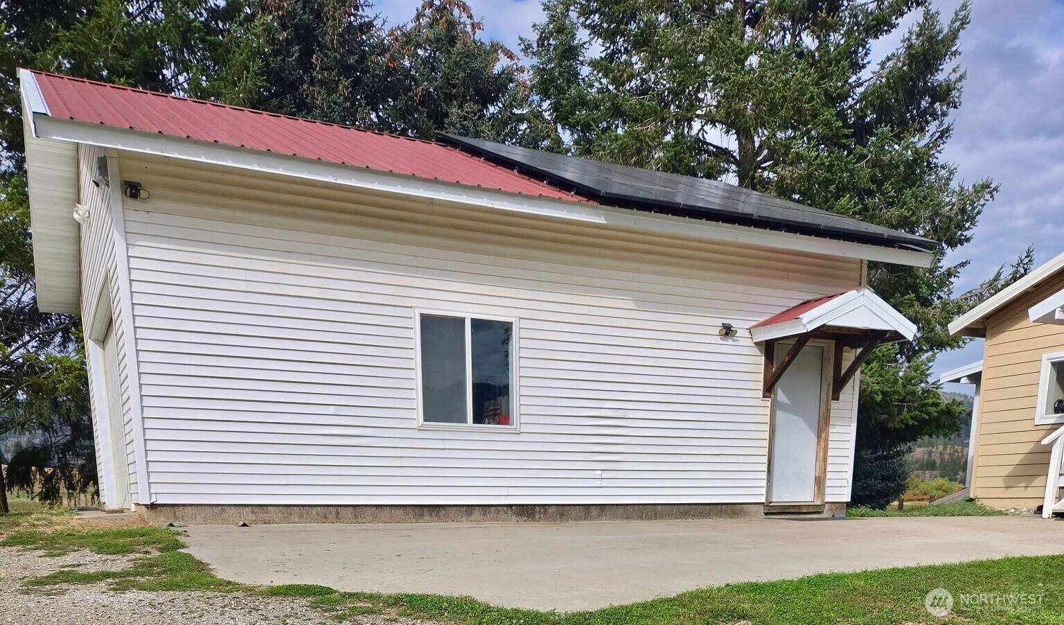 1723 W Blue Creek Road Property Photo 3