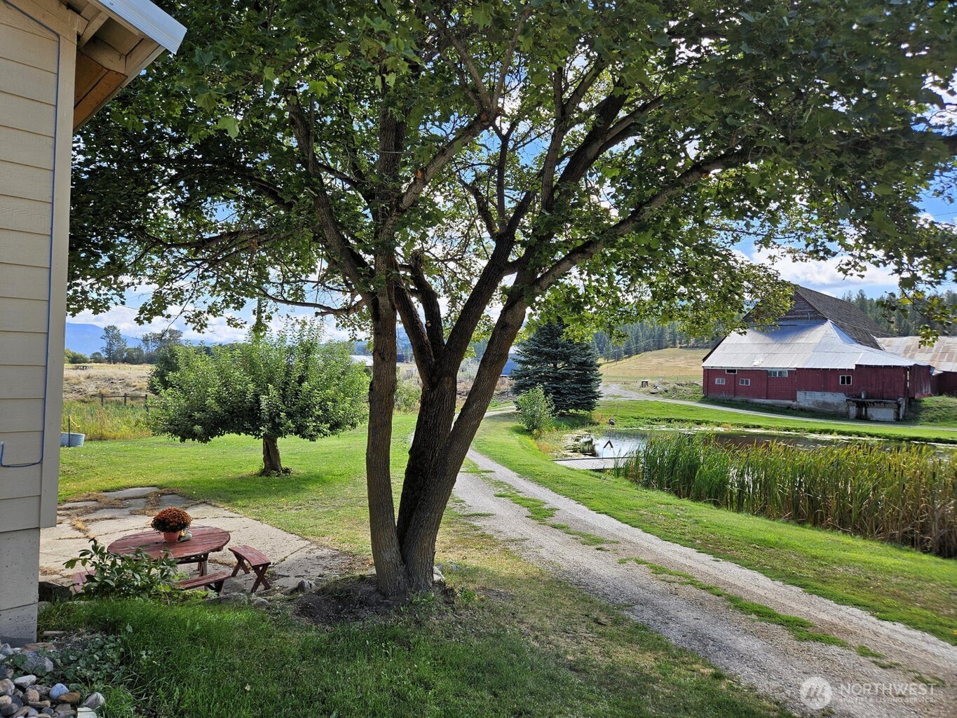 1723 W Blue Creek Road Property Photo 5