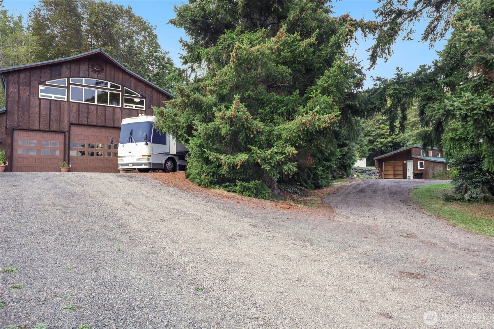 605 Shine Road Property Photo 4