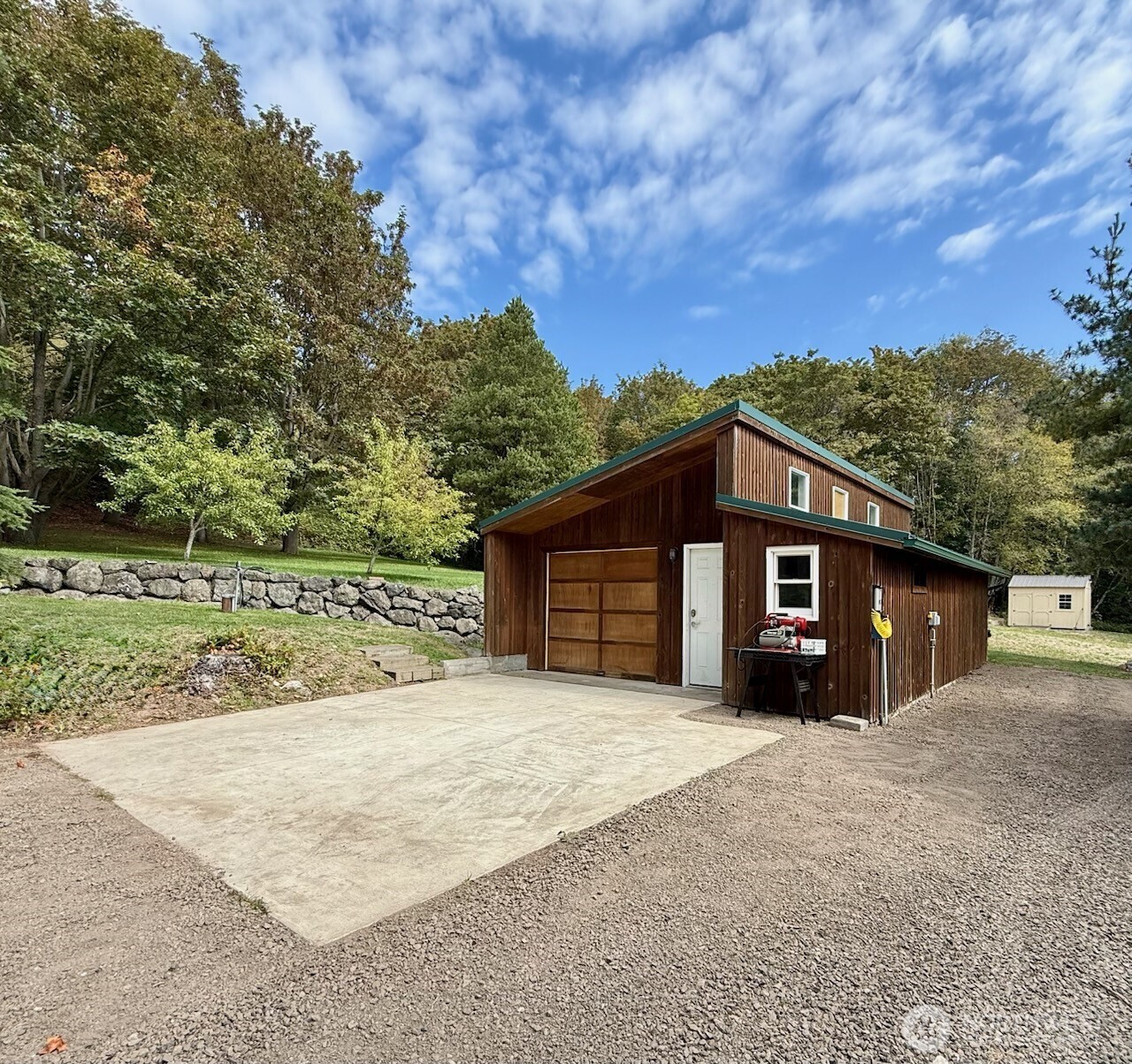 605 Shine Road Property Photo 5
