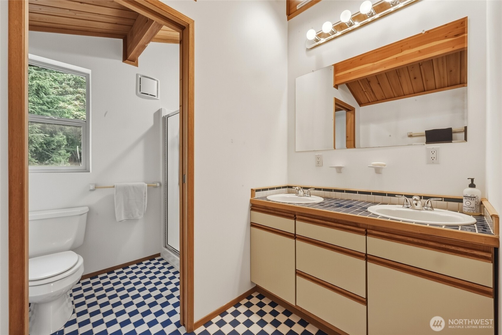 605 Shine Road Property Photo 15