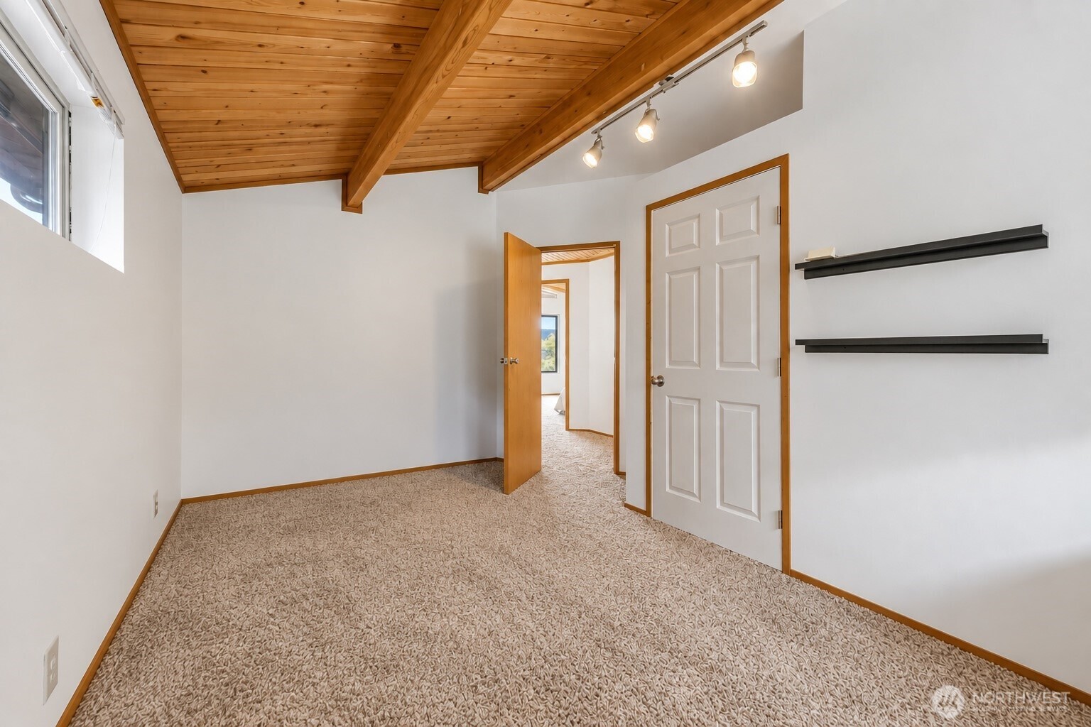 605 Shine Road Property Photo 16