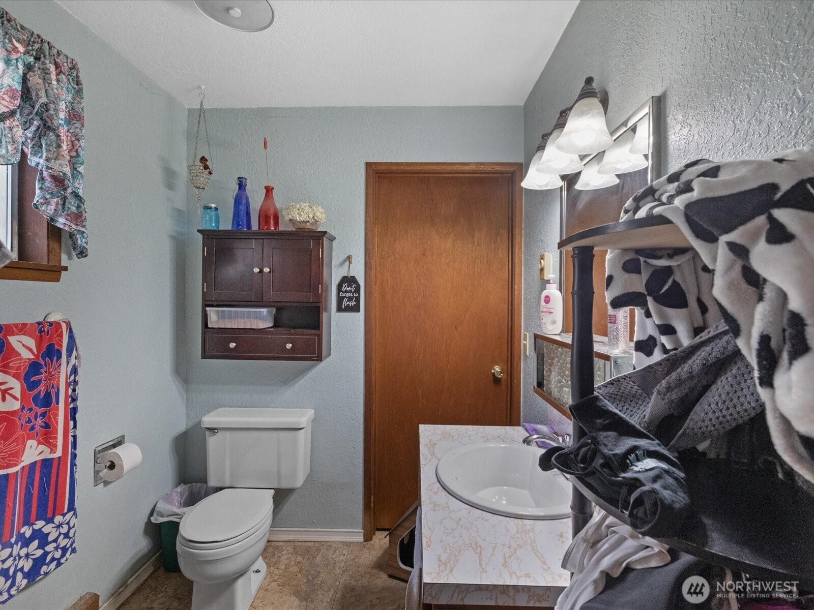 2407 Everett Avenue Property Photo 8