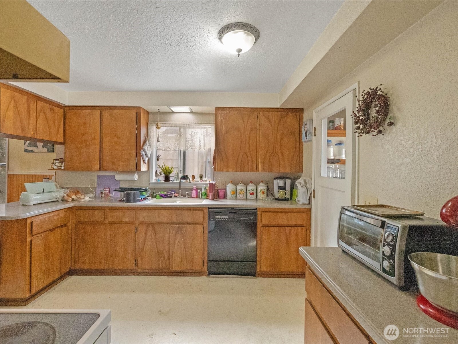 2407 Everett Avenue Property Photo 16