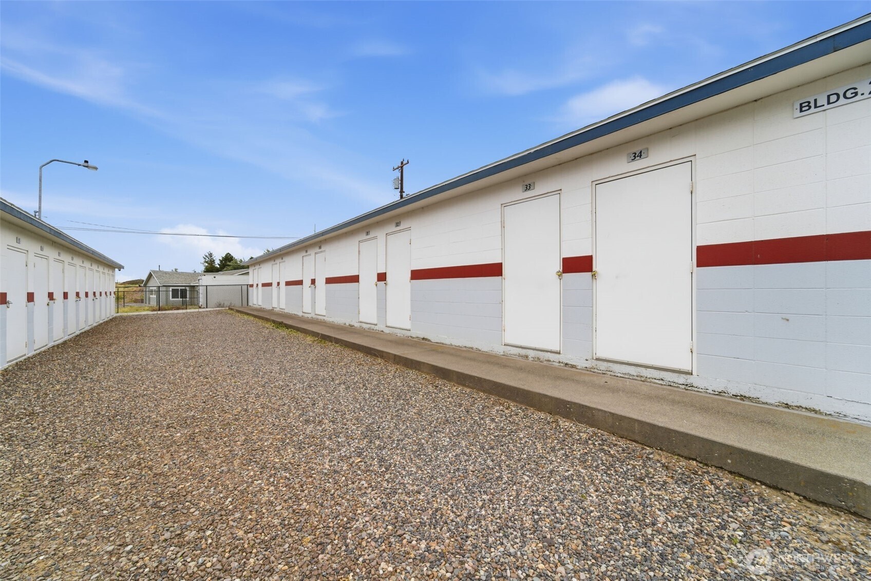 5885 W Van Giesen Street Property Photo 10