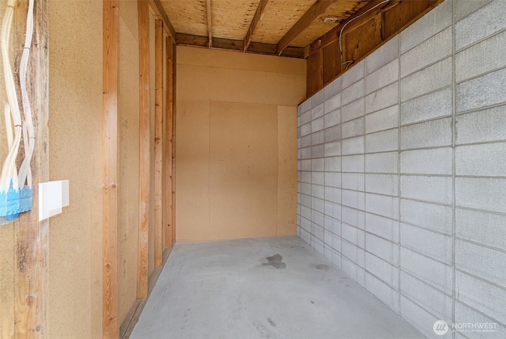 5885 W Van Giesen Street Property Photo 12