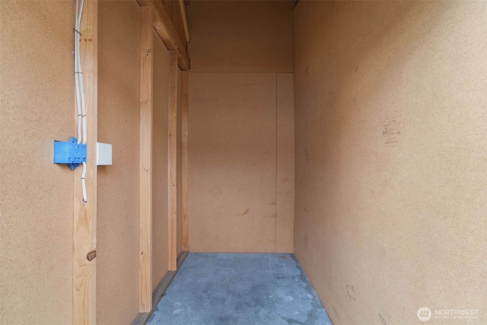 5885 W Van Giesen Street Property Photo 13