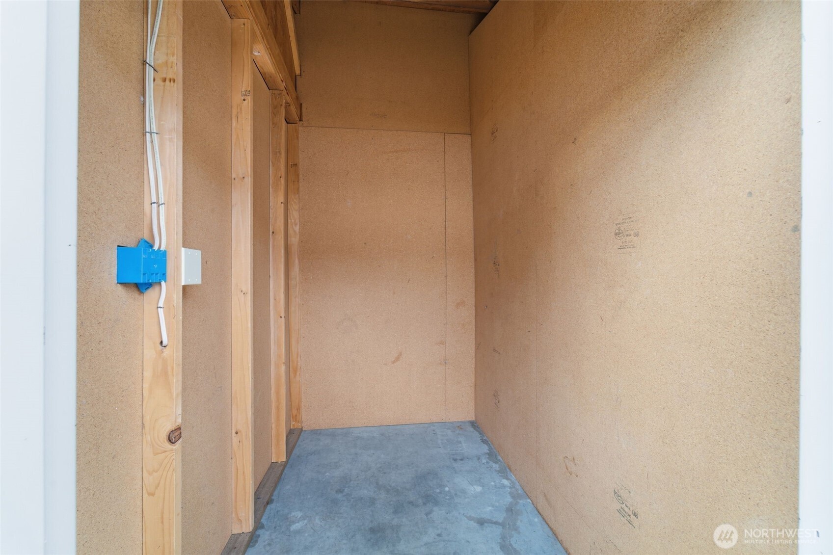 5885 W Van Giesen Street Property Photo 14