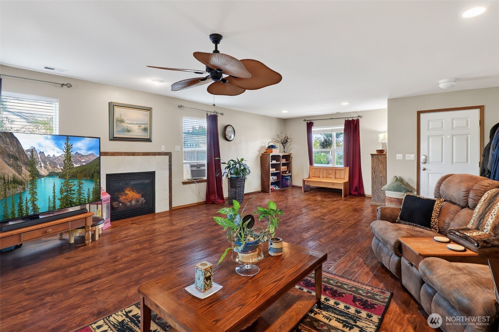 308 Easy Street Property Photo 3