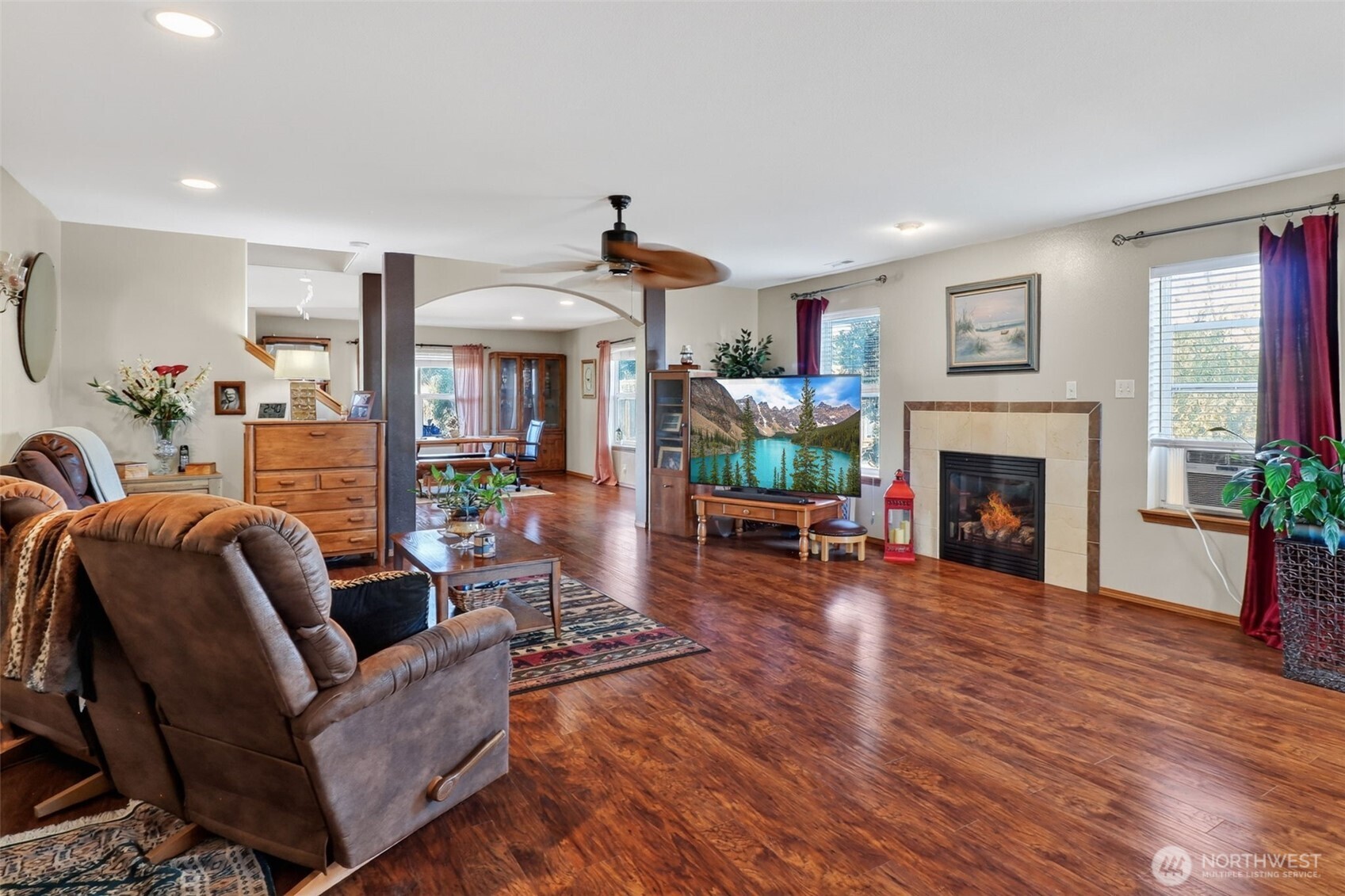 308 Easy Street Property Photo 4