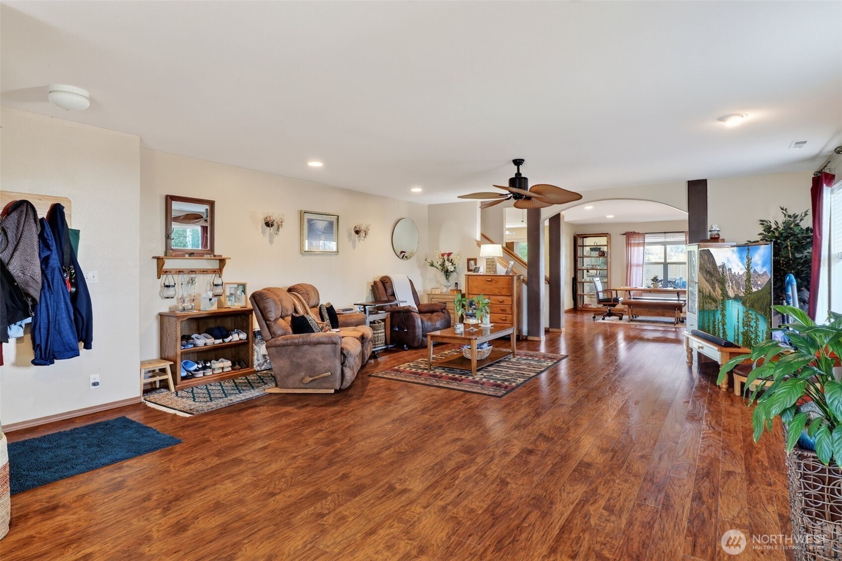 308 Easy Street Property Photo 5