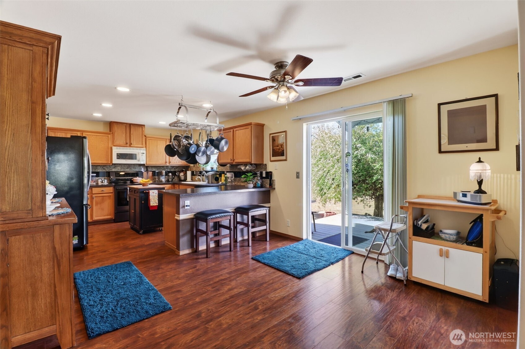 308 Easy Street Property Photo 8