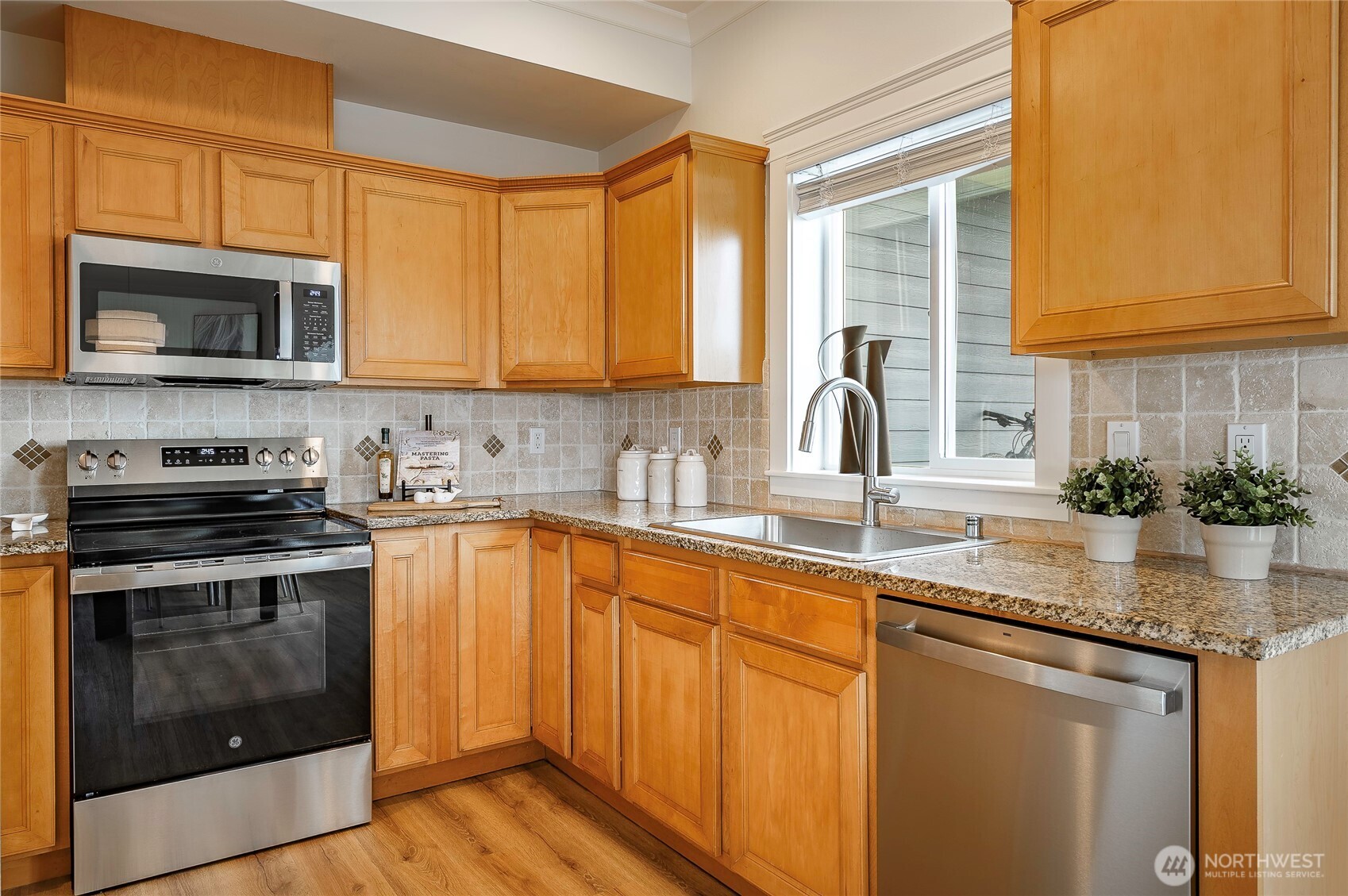 1015 Railroad Avenue 502 Property Photo 9