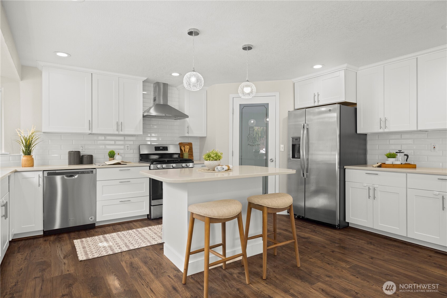 11124 Downes Road Property Photo 6
