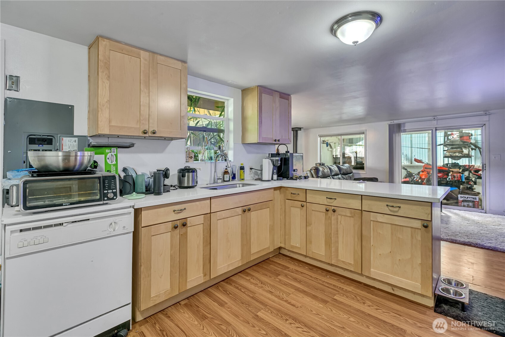 13403 Redmond Way Property Photo 8