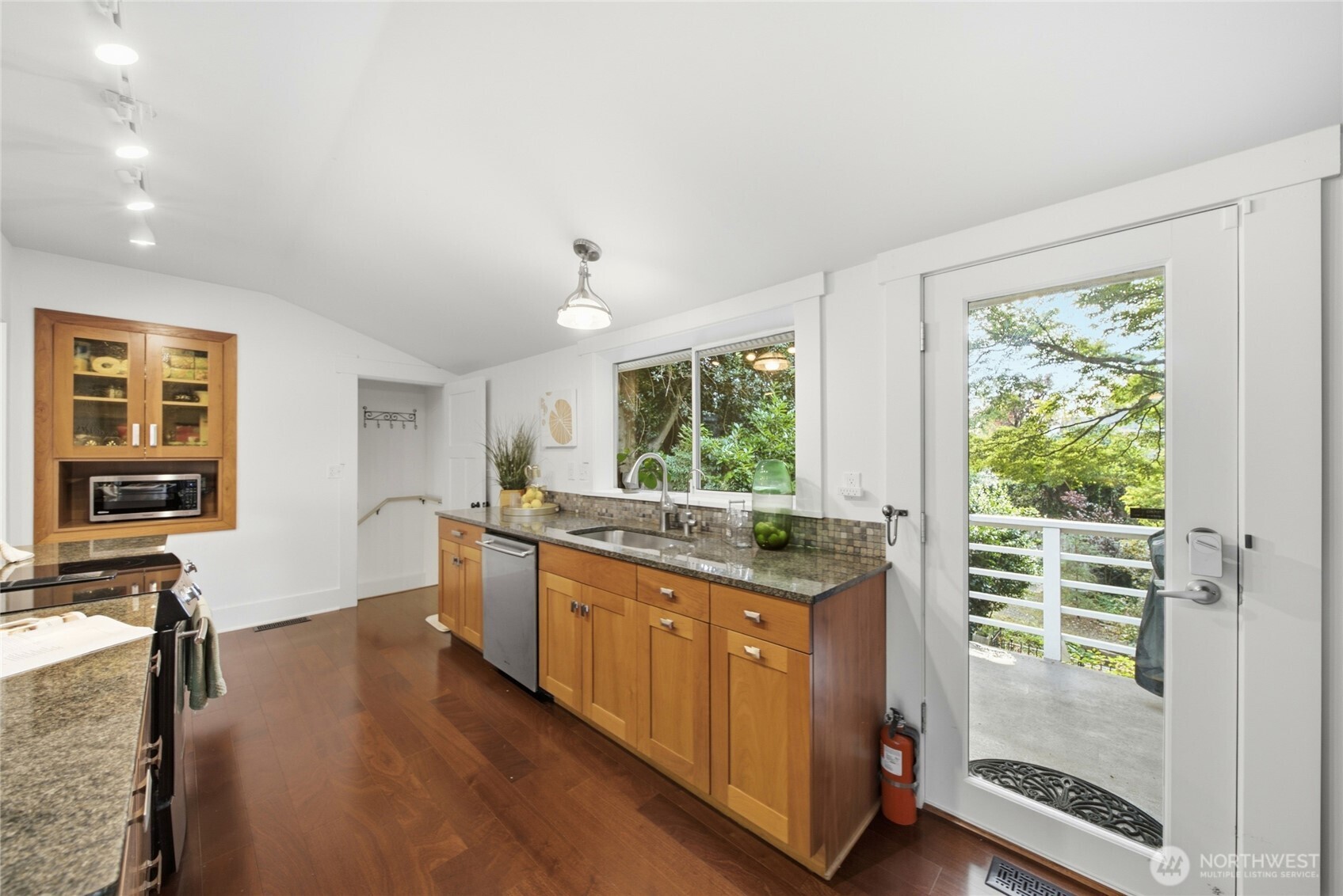 12015 Exeter Avenue Property Photo 12