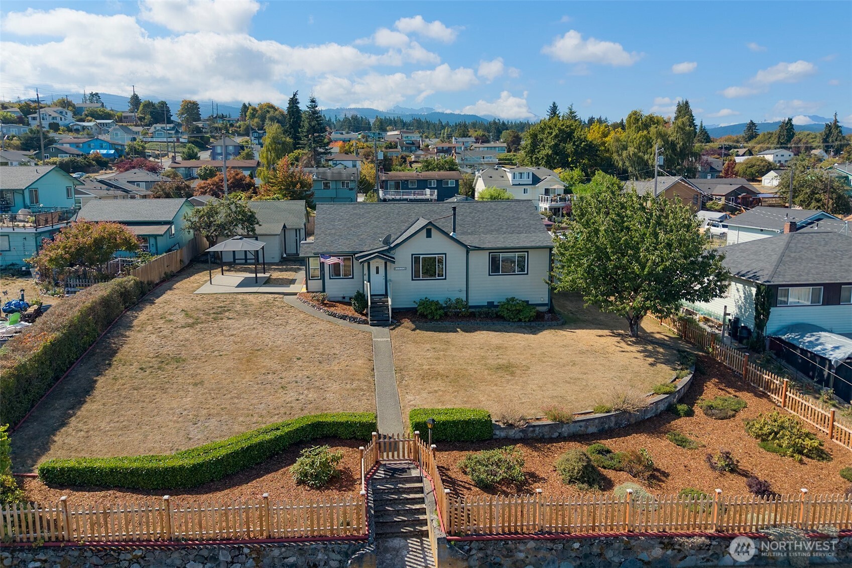 1026 E SIXTH Street Property Photo 1