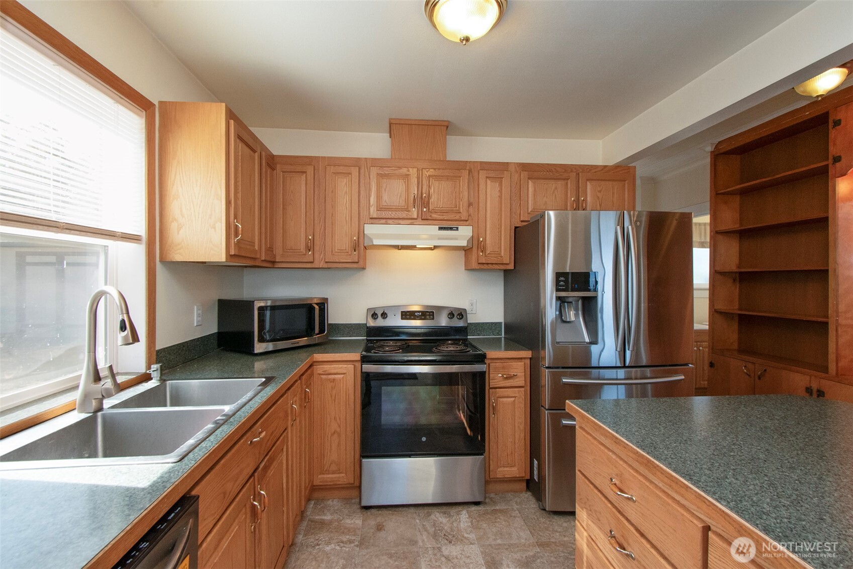 1026 E Sixth Street Property Photo 7