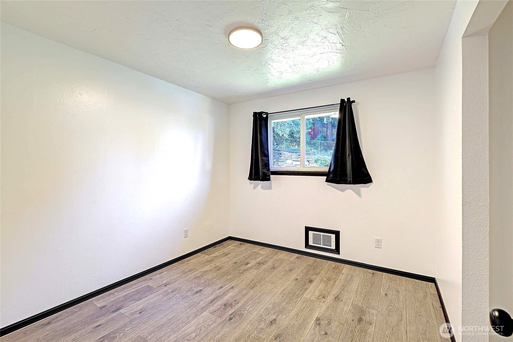 525 N Alcazar Avenue Property Photo 18