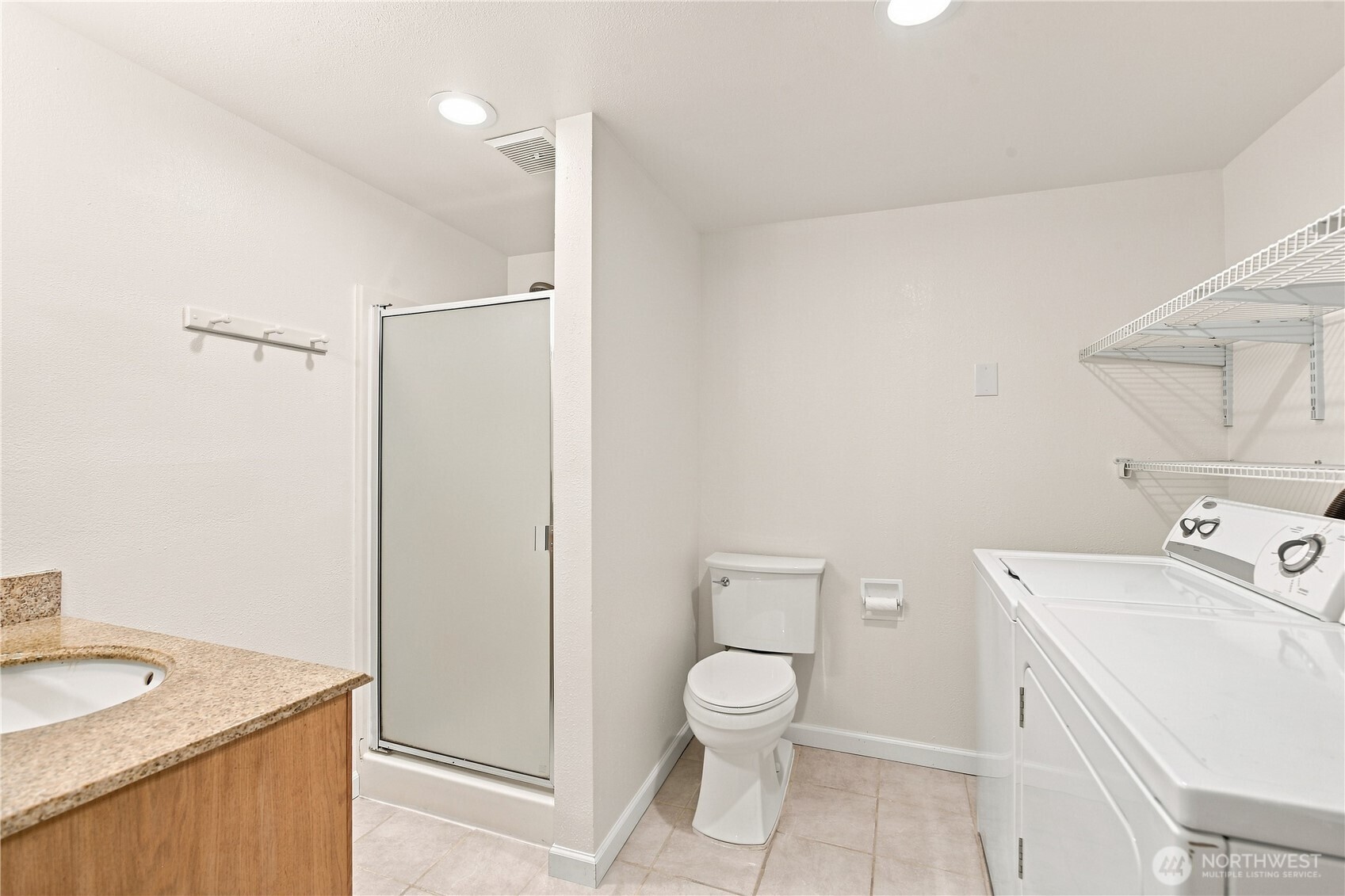 1218 209th Avenue B Property Photo 4
