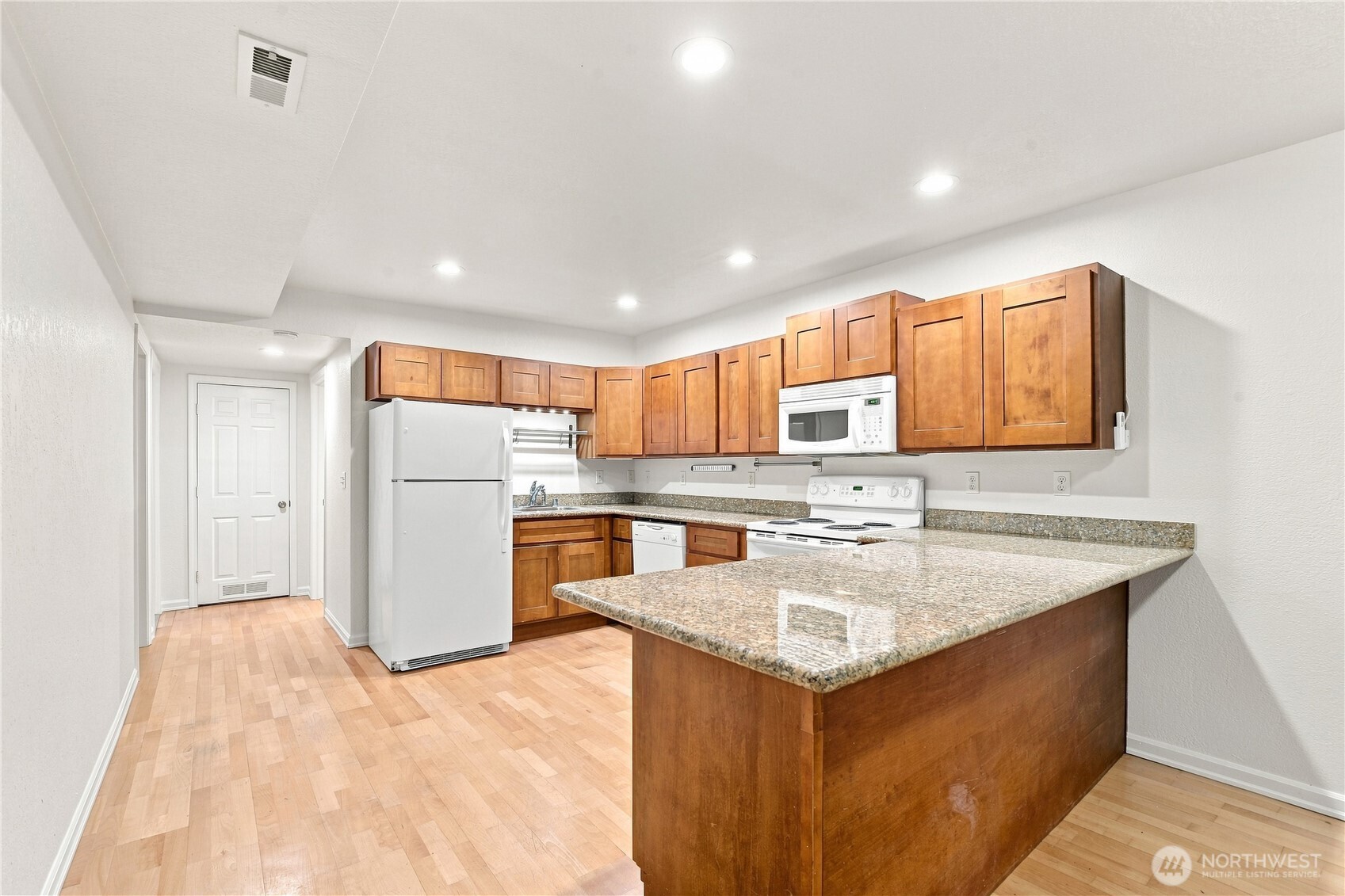 1218 209th Avenue B Property Photo 9