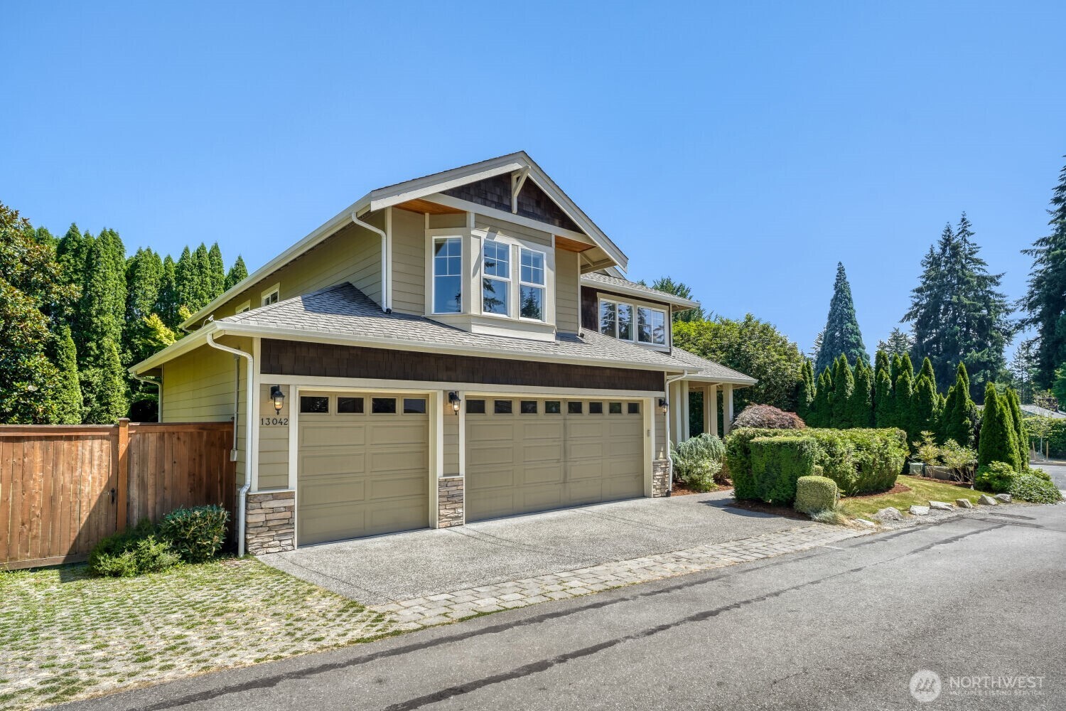 13042 Ne 8th Street Property Photo 1