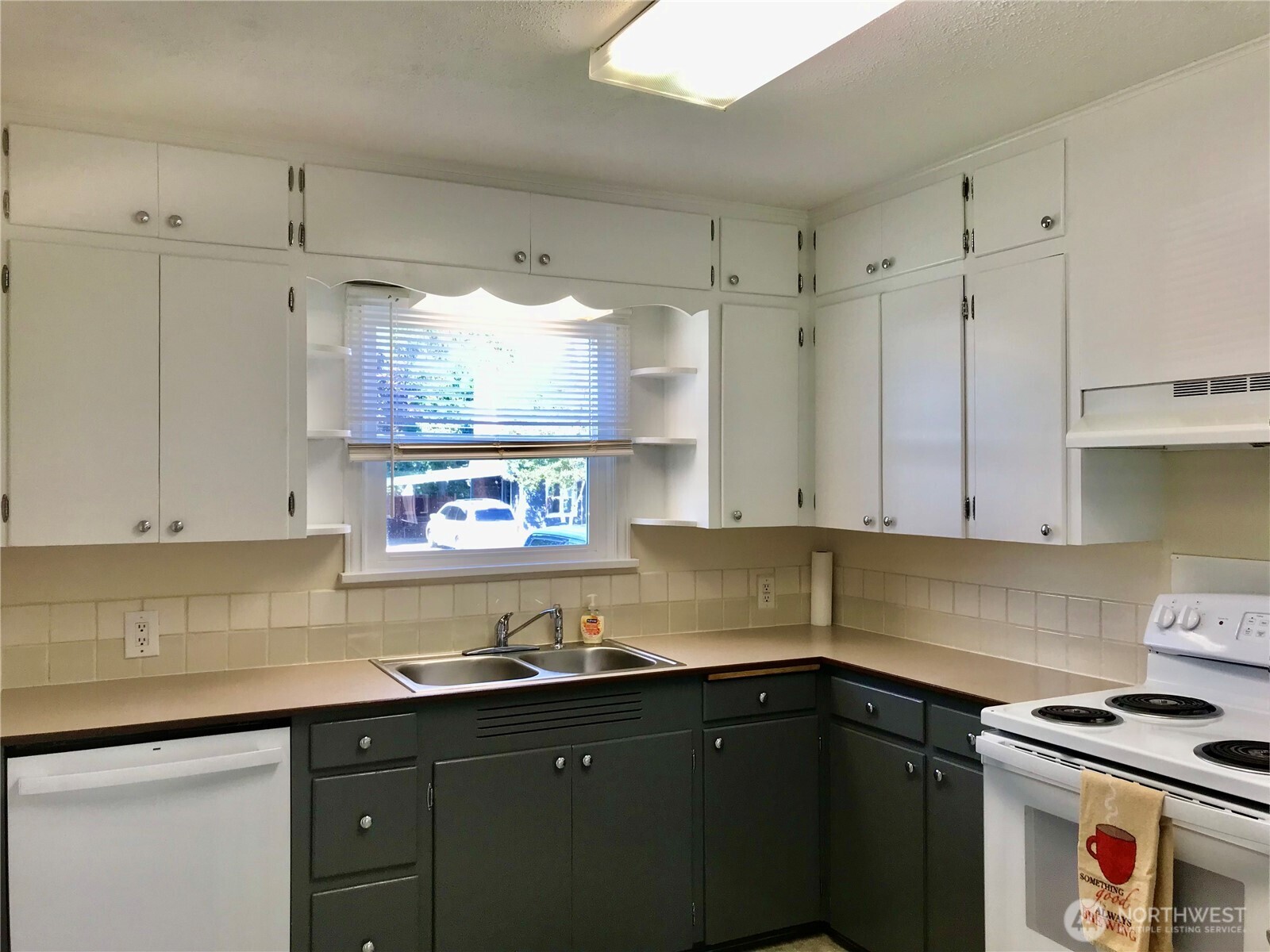1033 Tyler Street Property Photo 2